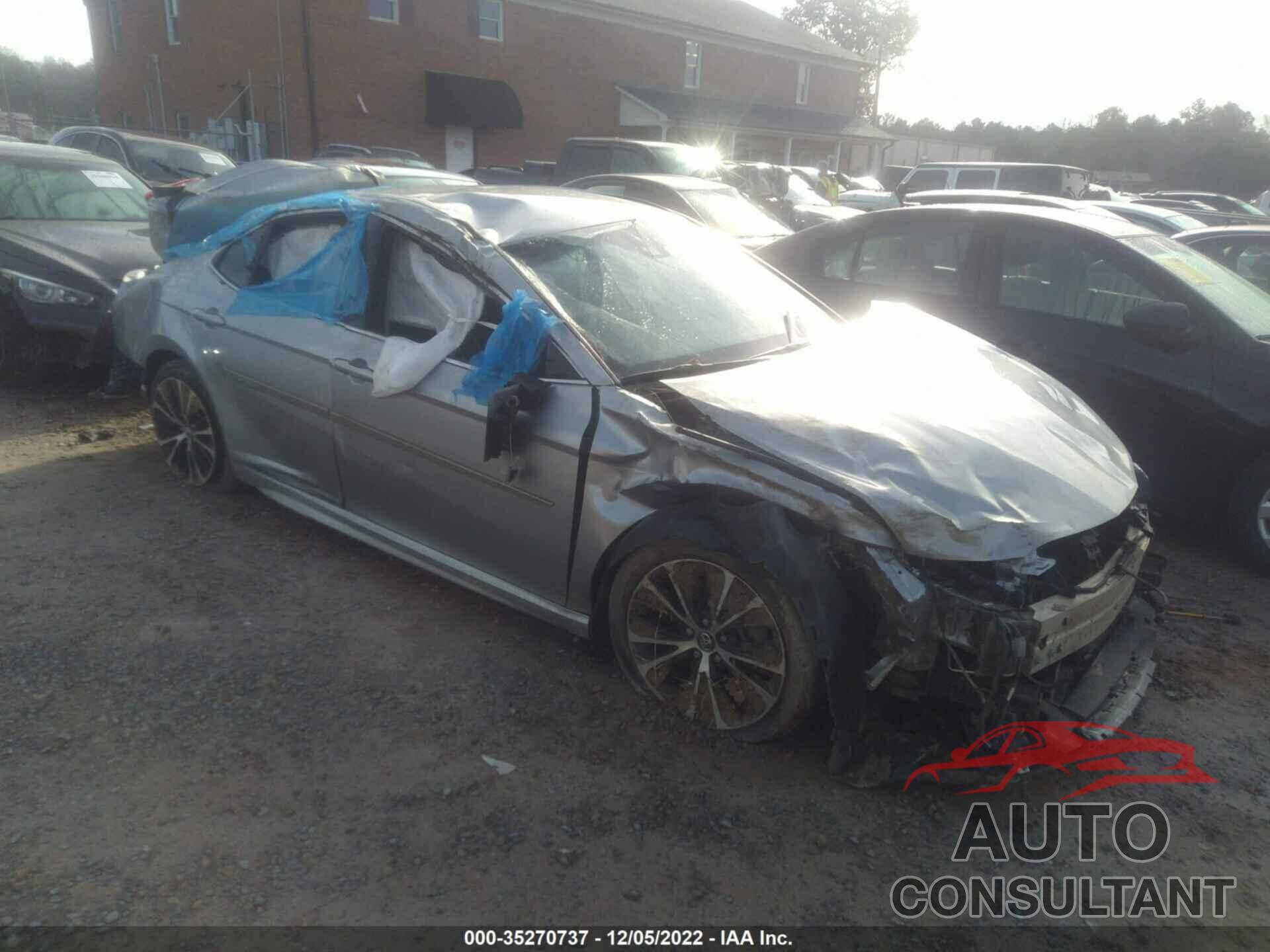 TOYOTA CAMRY 2018 - 4T1B11HK3JU063598