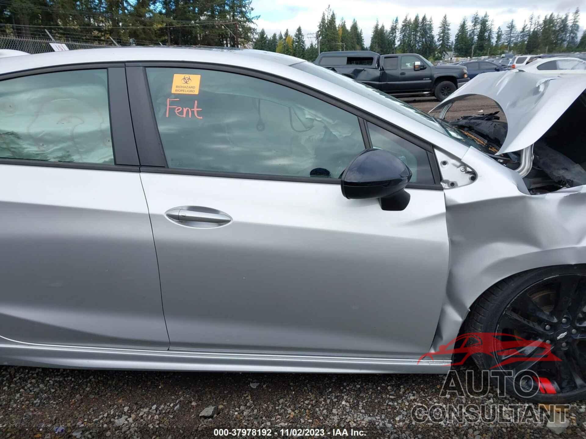 CHEVROLET CRUZE 2018 - 3G1BE6SM5JS604059