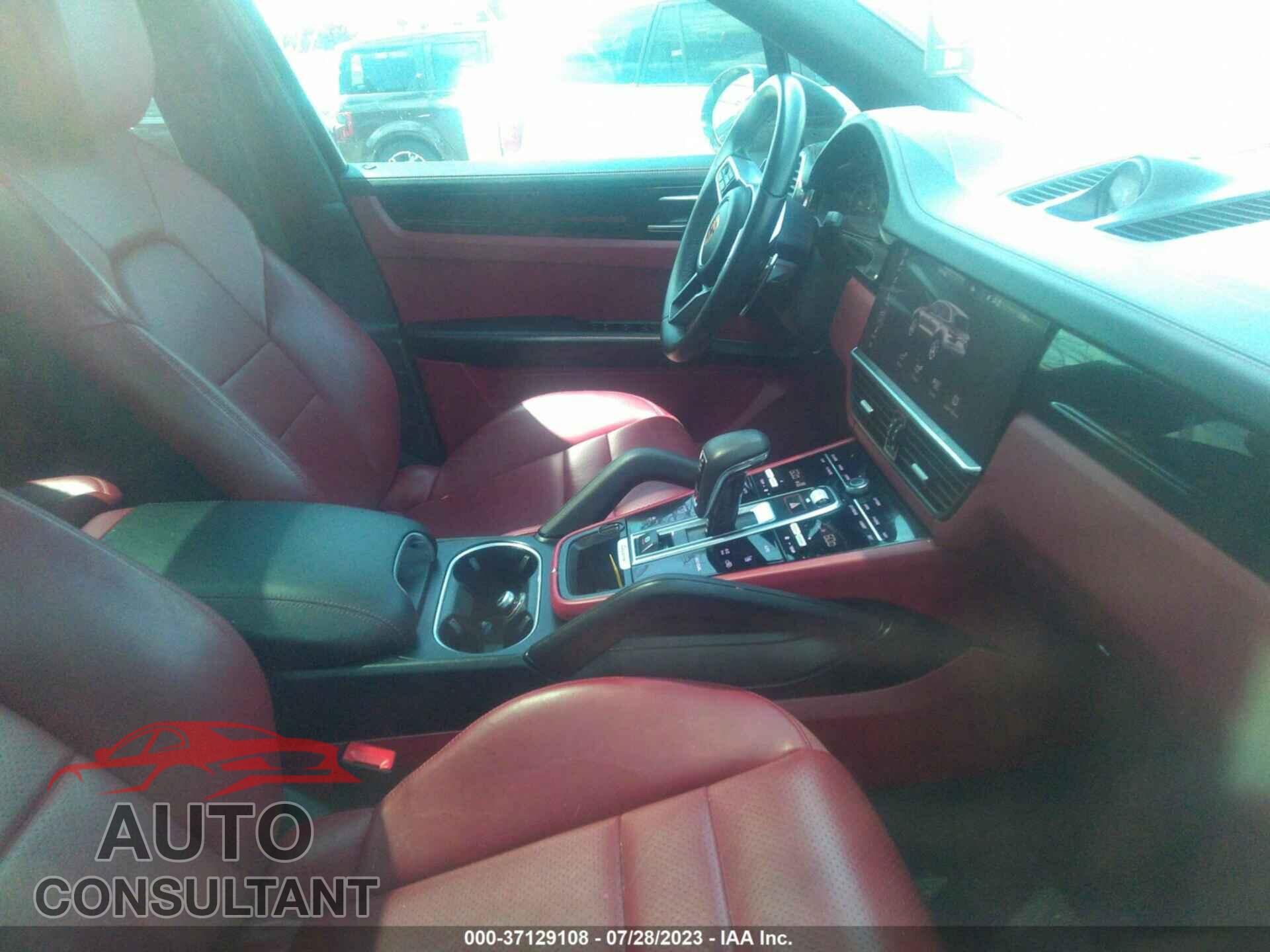 PORSCHE CAYENNE 2020 - WP1AA2AY2LDA09344