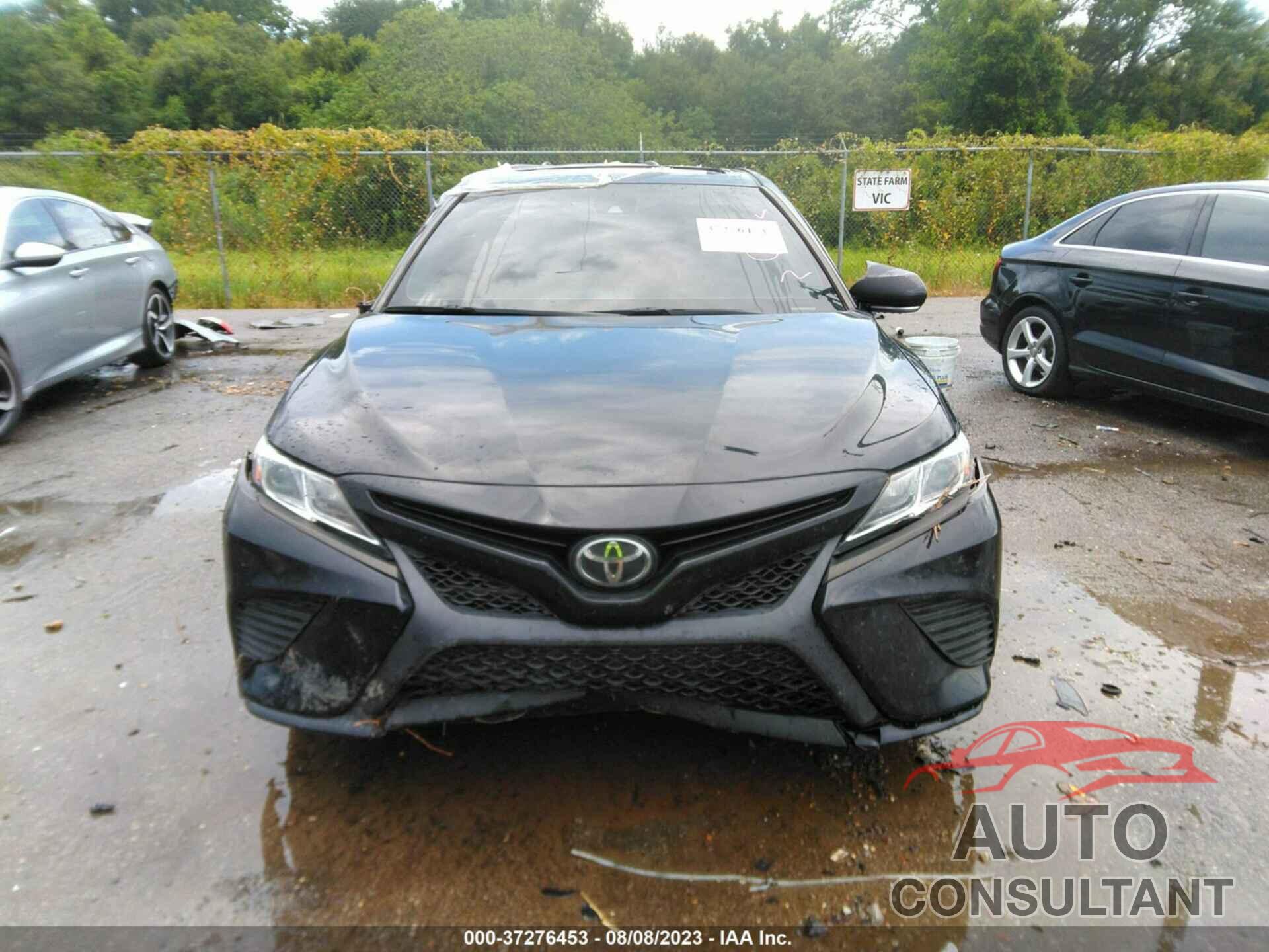 TOYOTA CAMRY 2018 - 4T1B11HK9JU120466