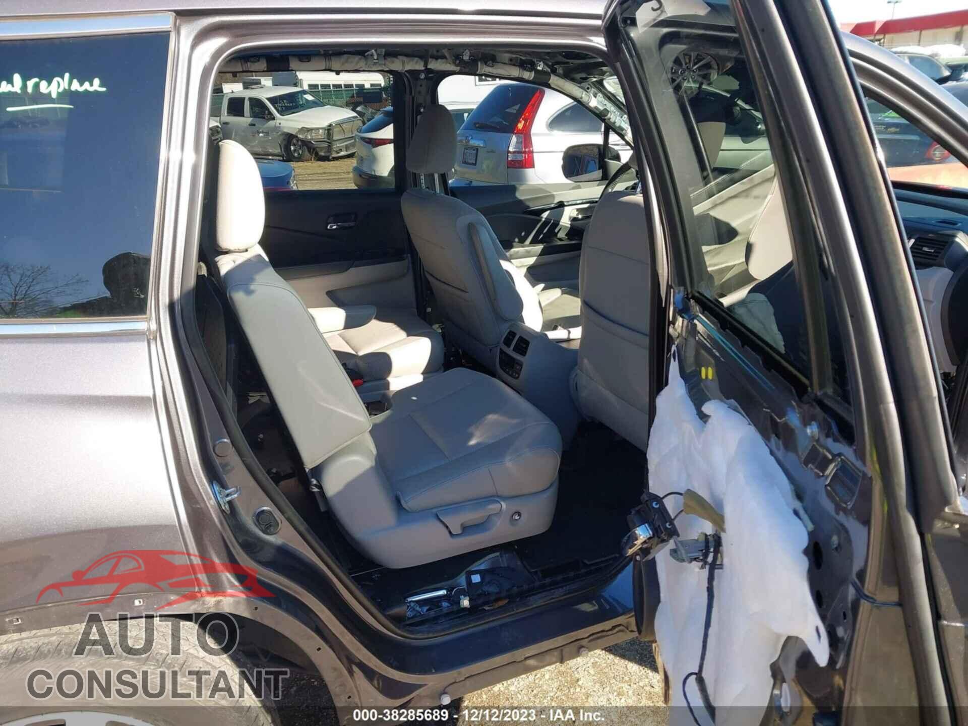 HONDA PILOT 2017 - 5FNYF6H08HB100837