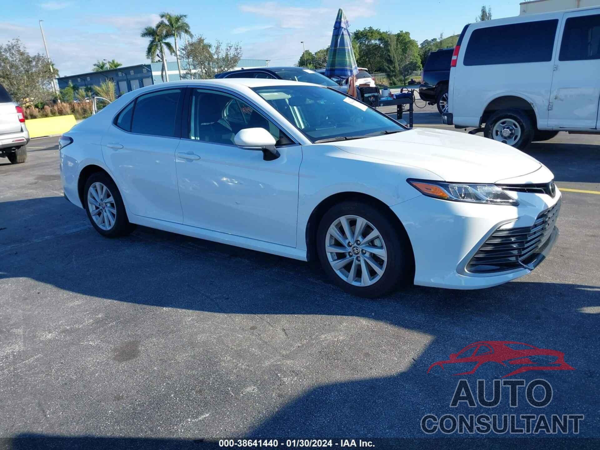 TOYOTA CAMRY 2022 - 4T1R11AK0NU640957