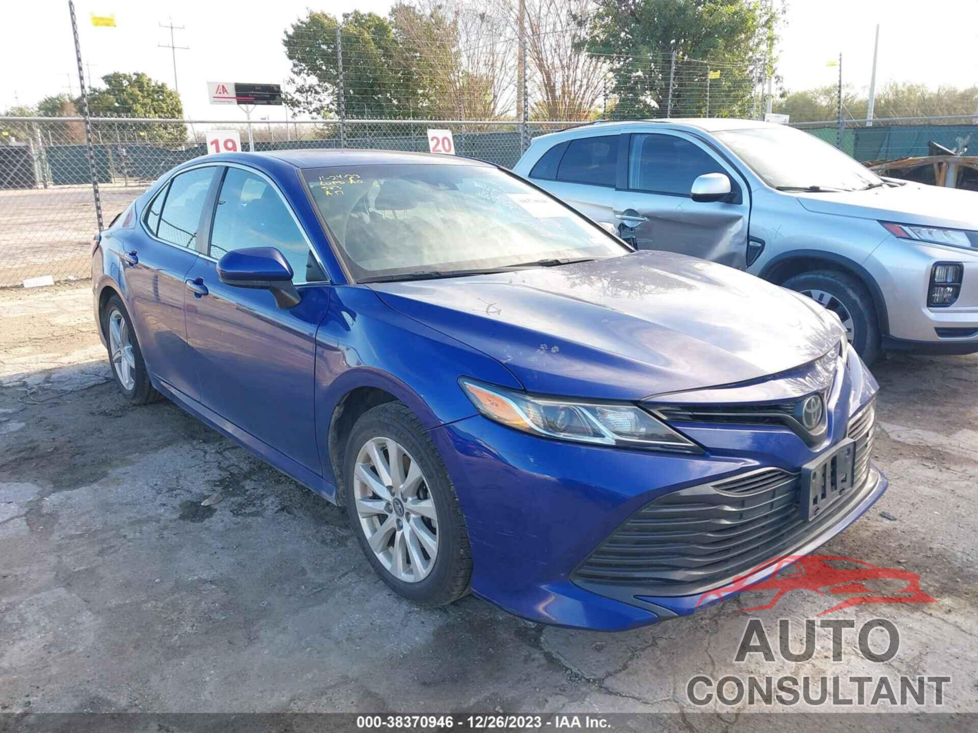 TOYOTA CAMRY 2018 - 4T1B11HK1JU604132