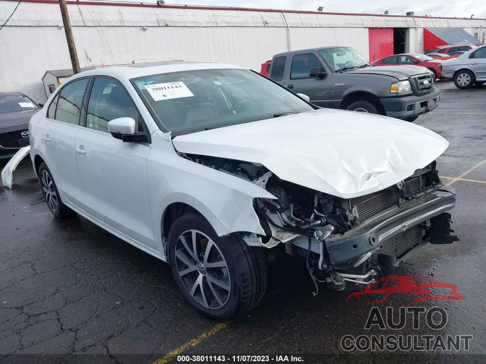 VOLKSWAGEN JETTA 2017 - 3VWDB7AJXHM387576