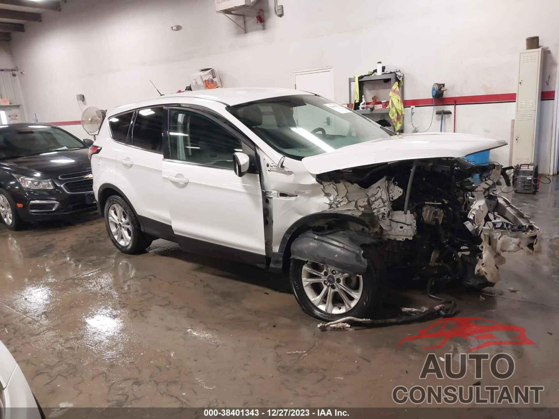 FORD ESCAPE 2017 - 1FMCU0GD5HUC94201