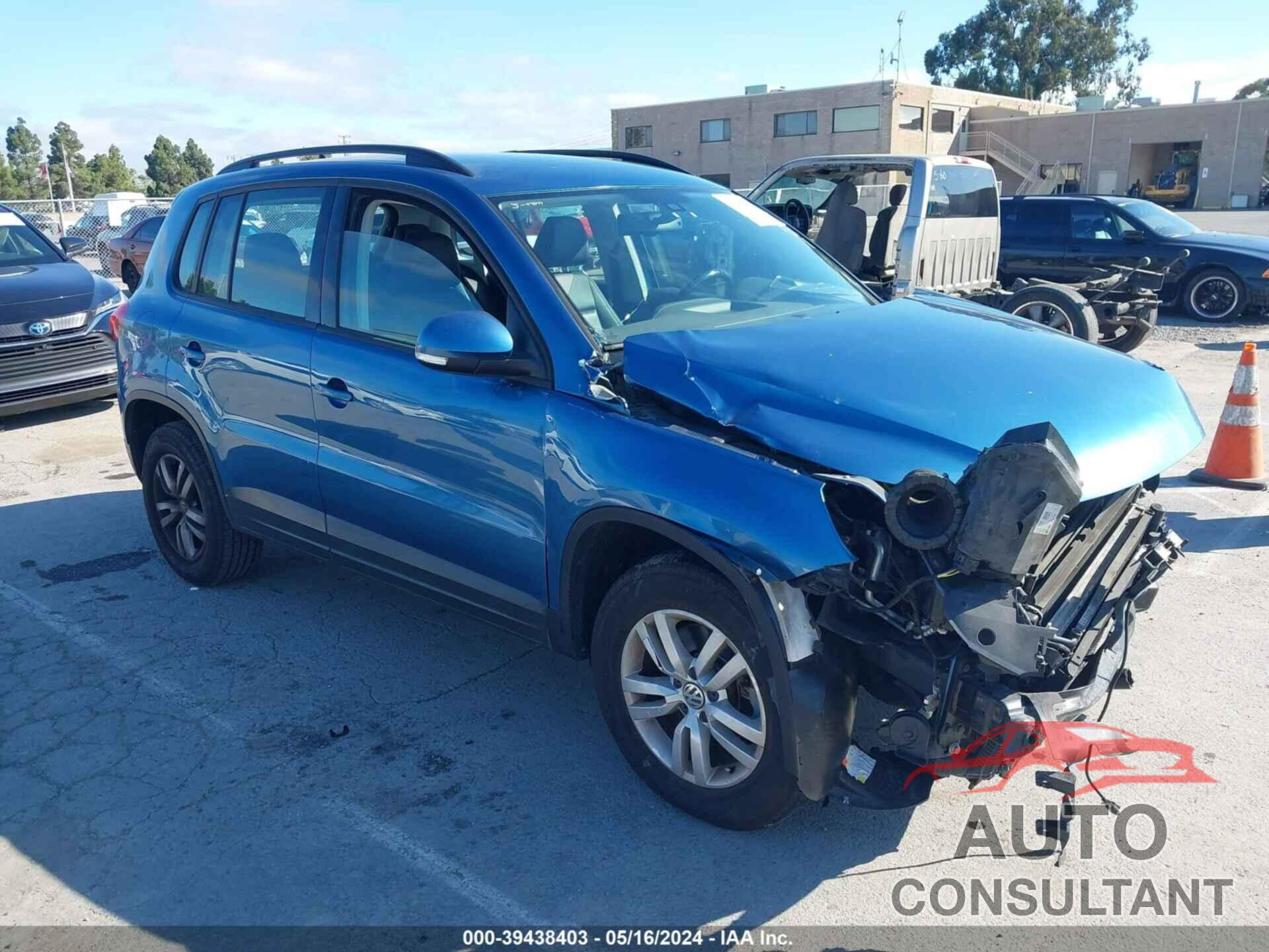 VOLKSWAGEN TIGUAN 2017 - WVGBV7AX8HW512477