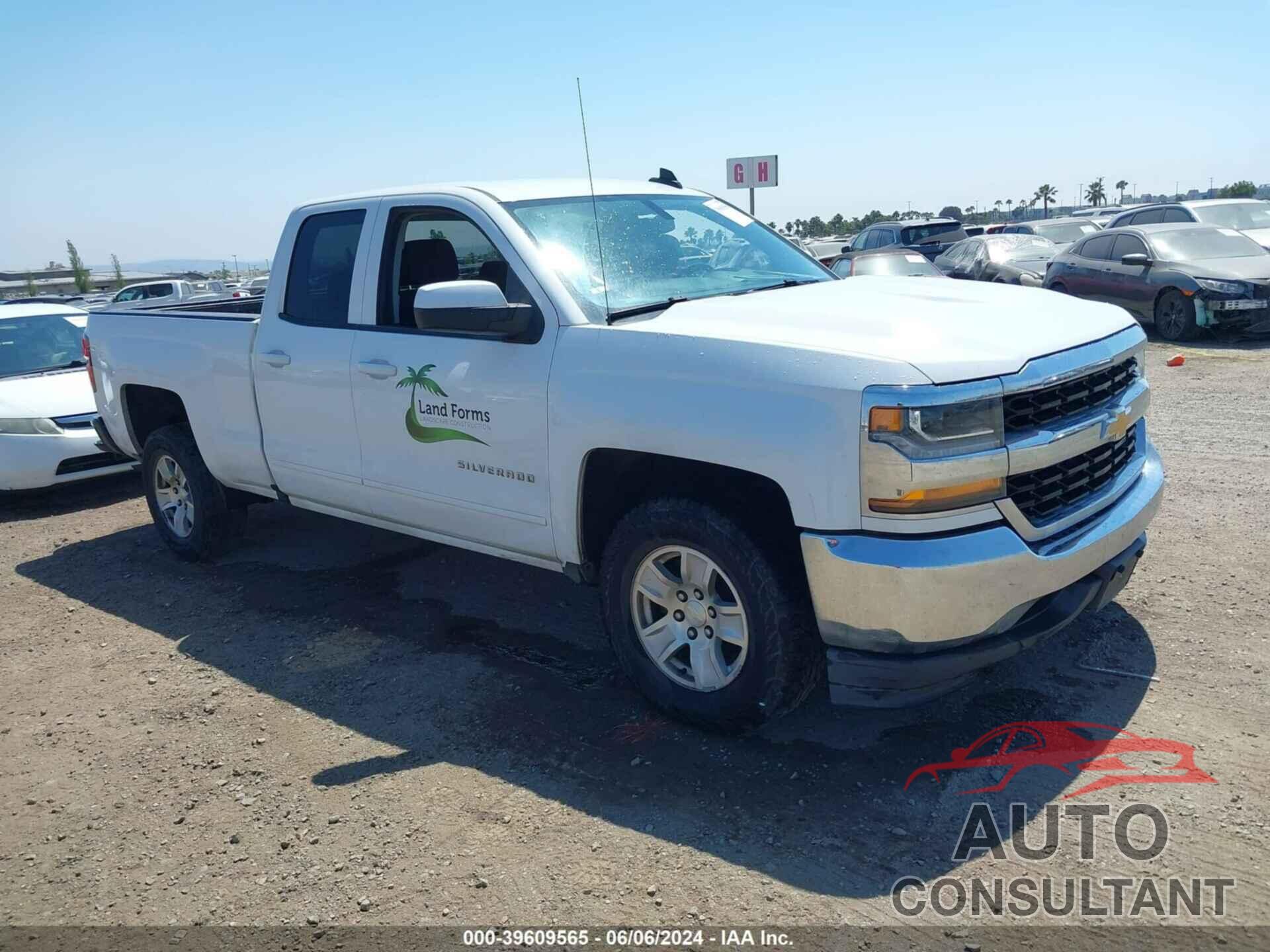 CHEVROLET SILVERADO 1500 2018 - 1GCRCREH7JZ310712