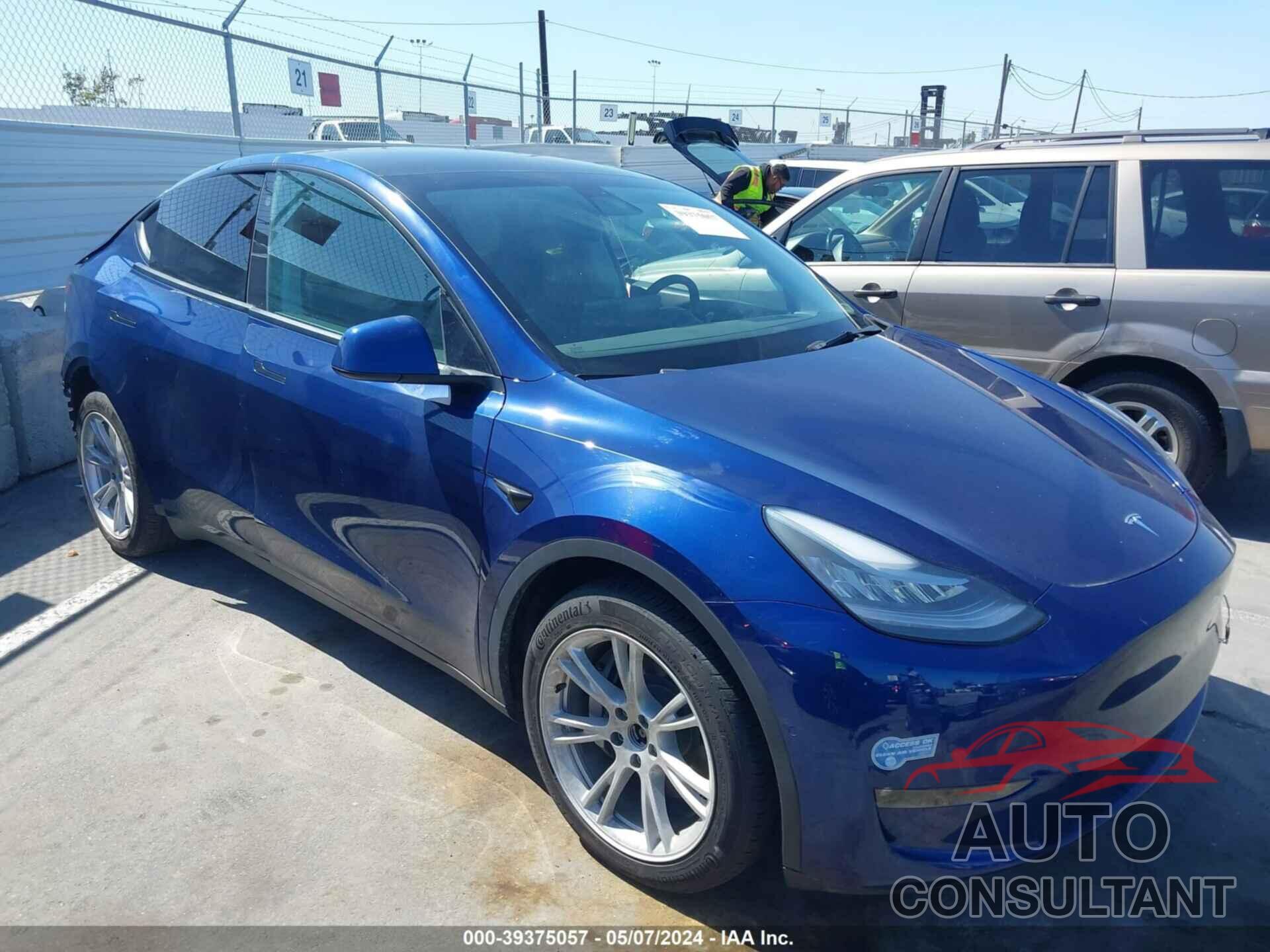 TESLA MODEL Y 2021 - 5YJYGDEE4MF181900