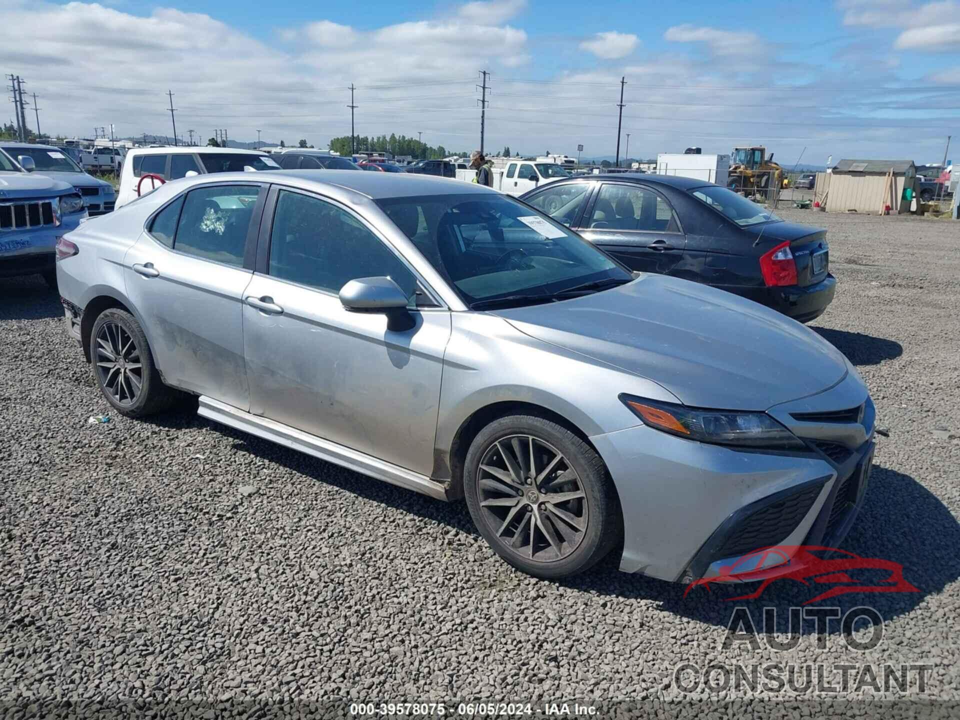 TOYOTA CAMRY 2022 - 4T1G11AK5NU703512