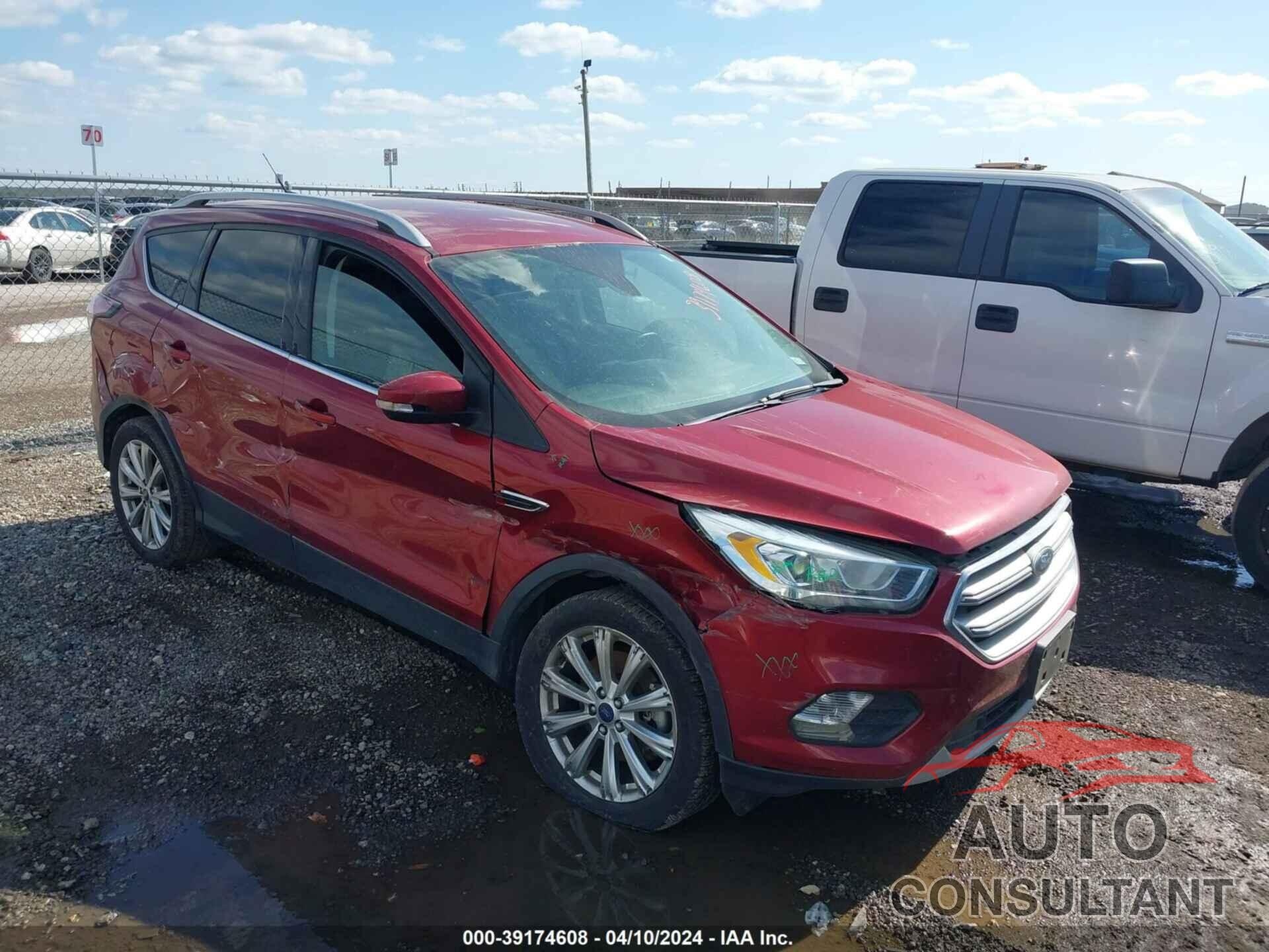 FORD ESCAPE 2017 - 1FMCU0J93HUA26235