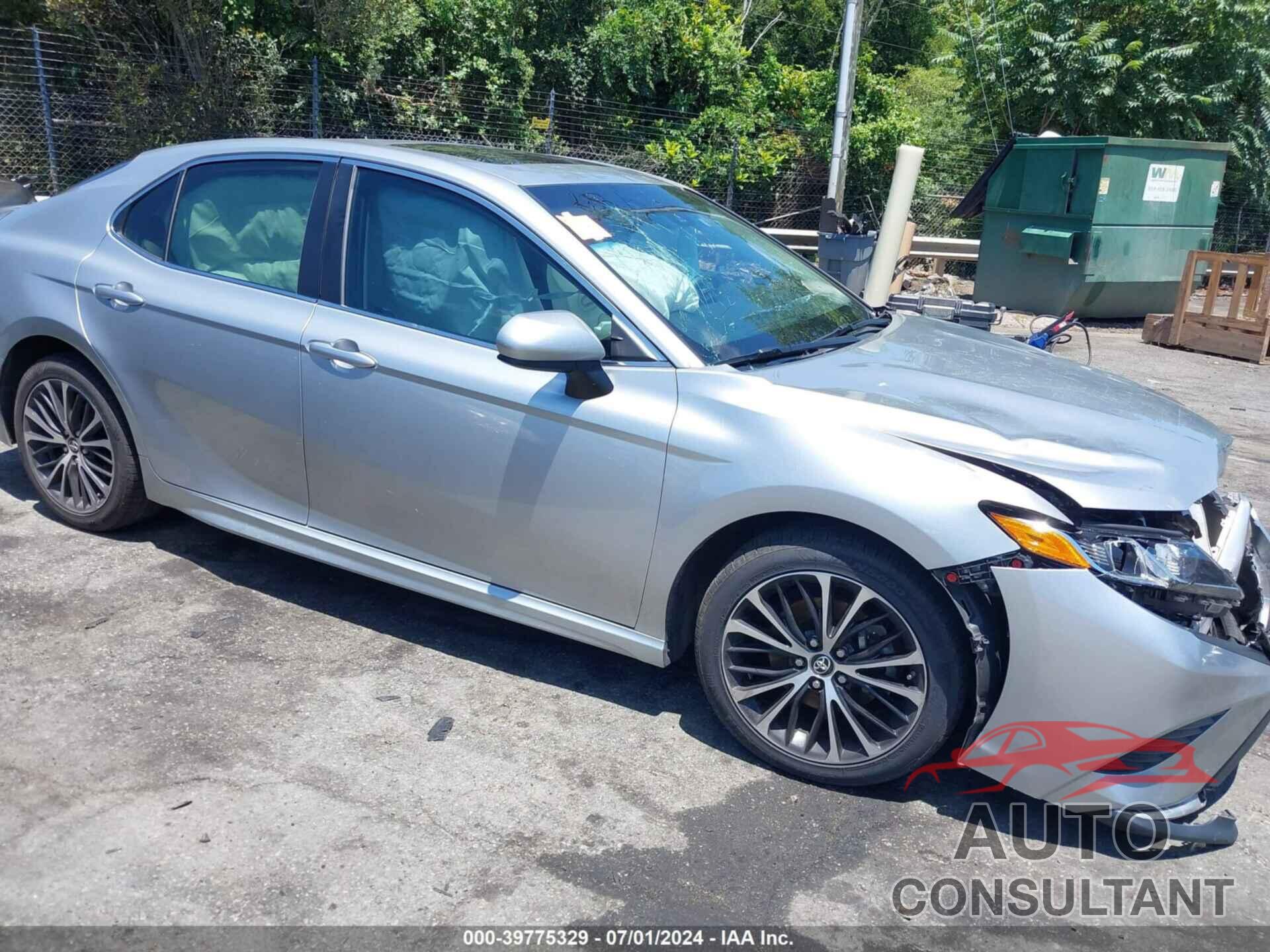 TOYOTA CAMRY 2018 - 4T1B11HK1JU521218
