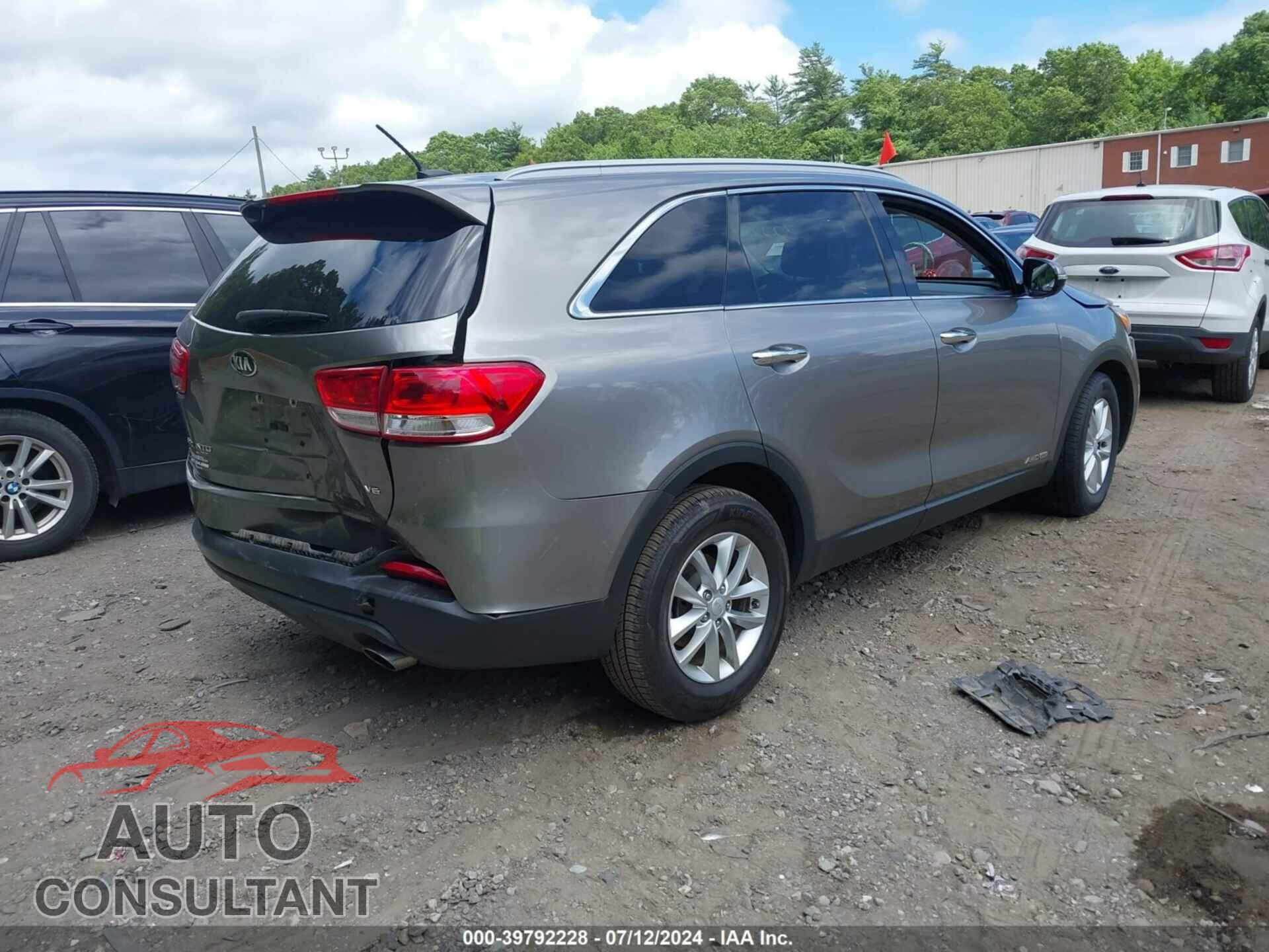 KIA SORENTO 2017 - 5XYPGDA55HG217710