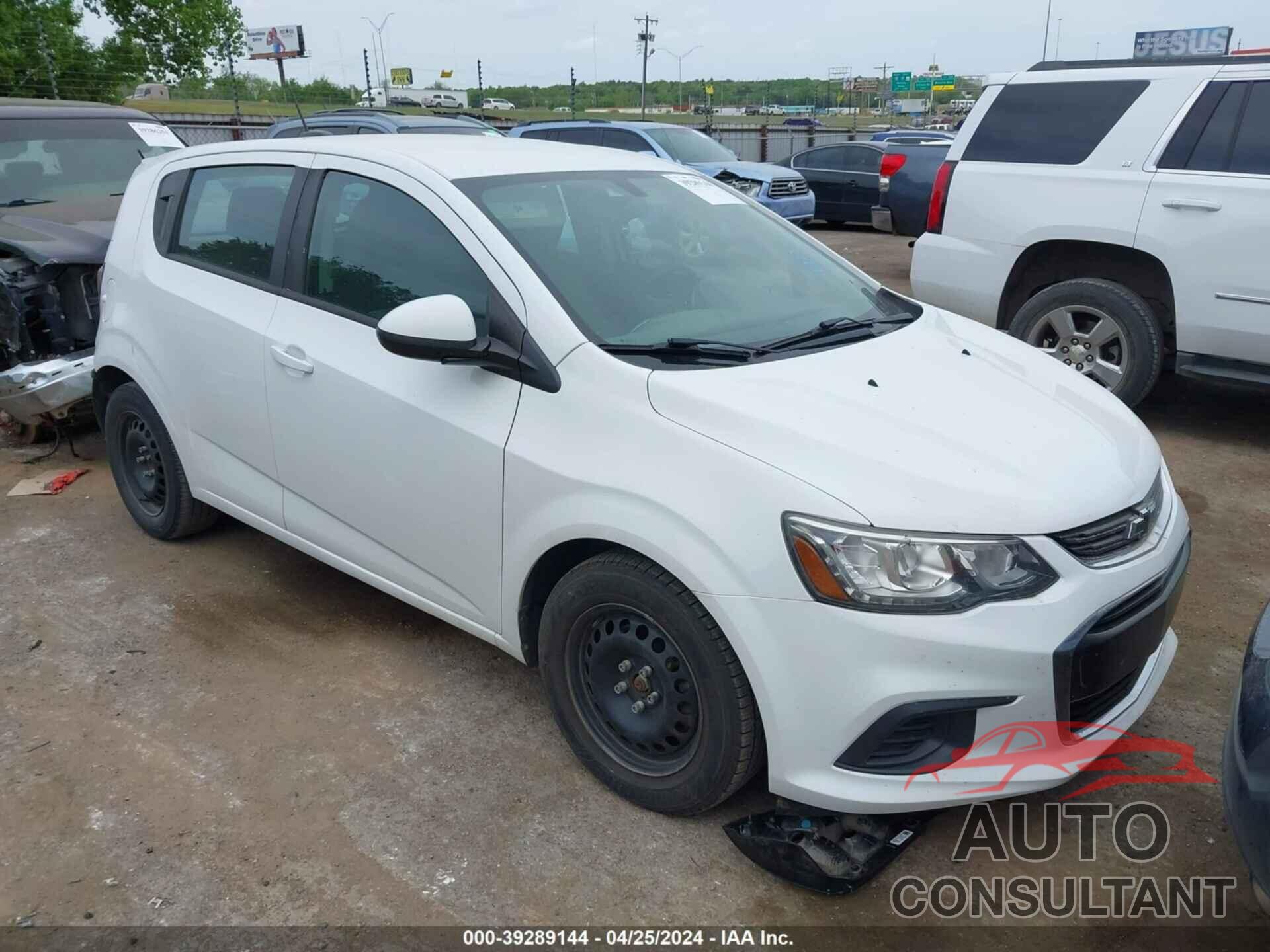 CHEVROLET SONIC 2017 - 1G1JG6SH2H4144863