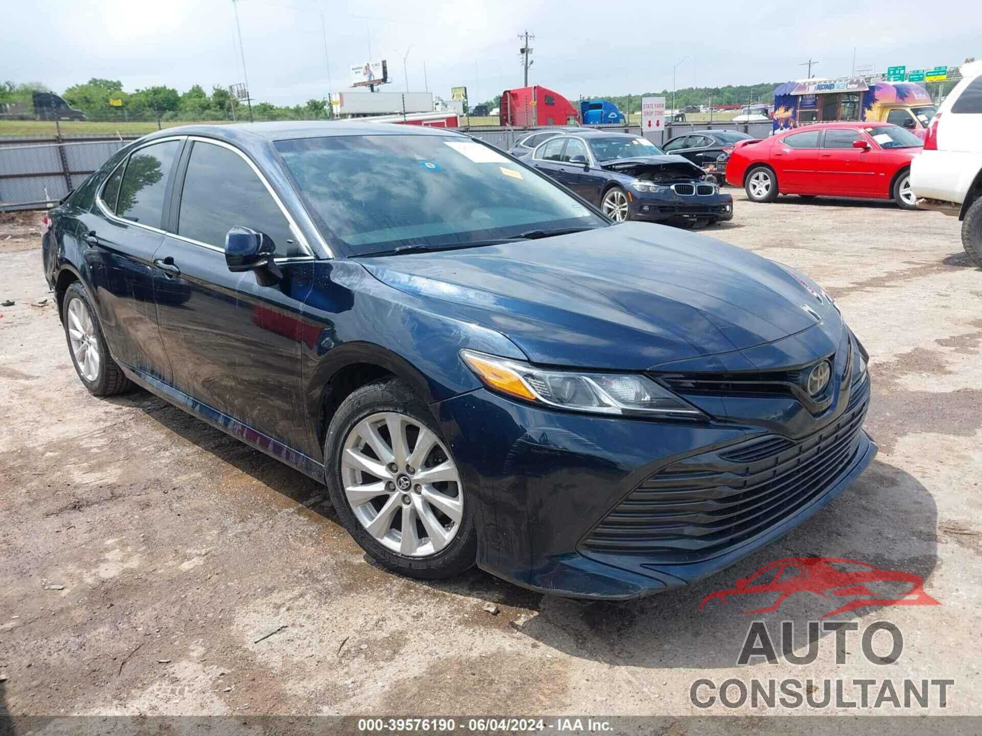 TOYOTA CAMRY 2018 - 4T1B11HK8JU582131