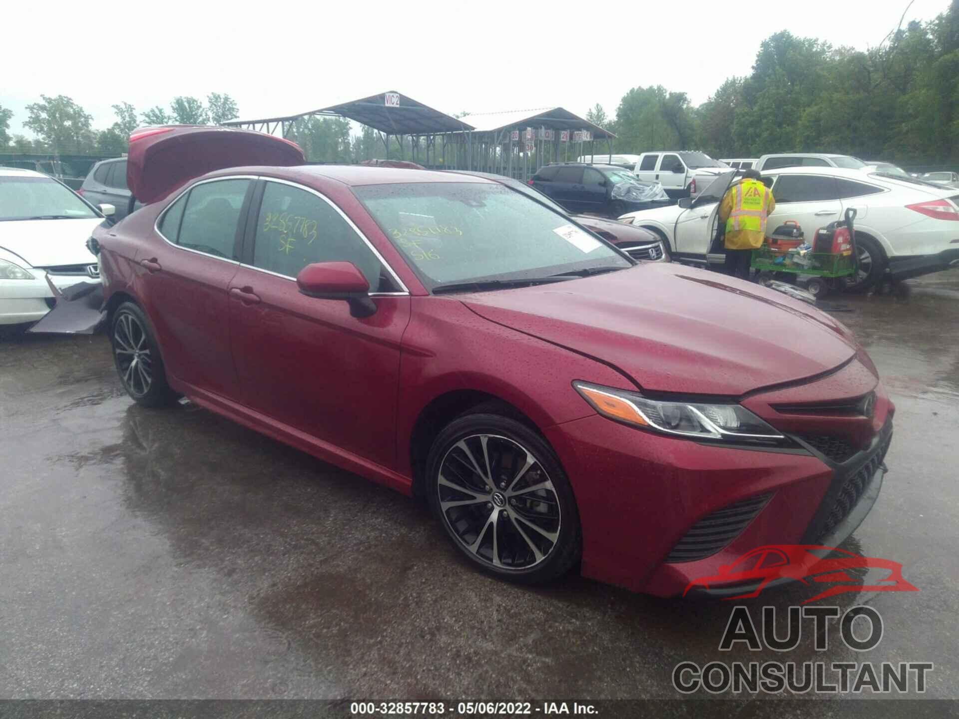TOYOTA CAMRY 2018 - 4T1B11HKXJU665351