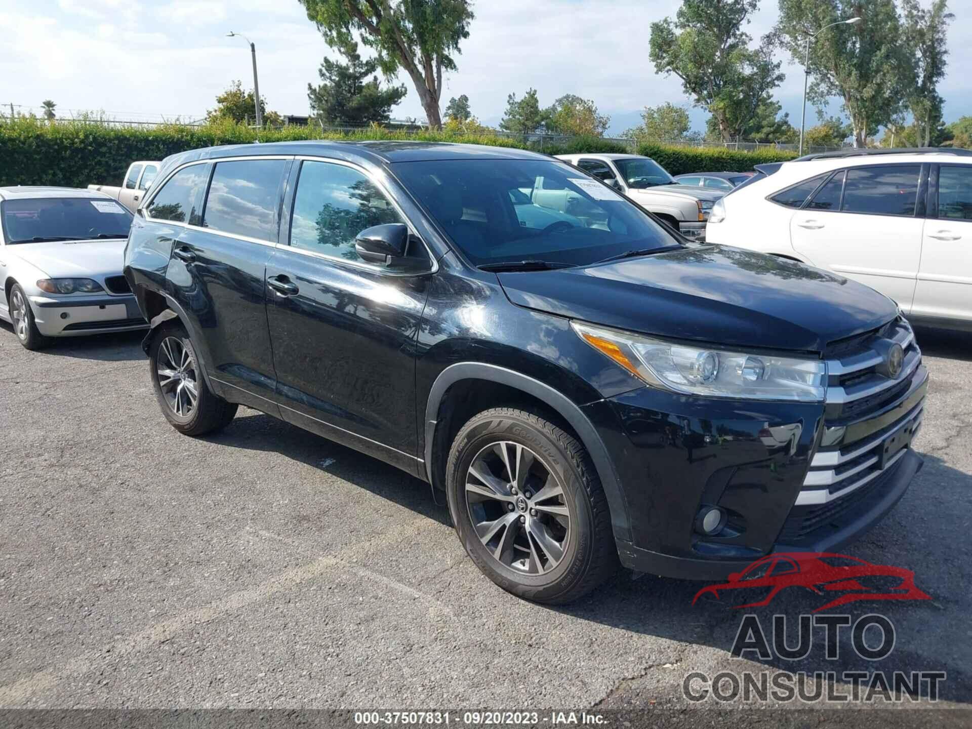 TOYOTA HIGHLANDER 2018 - 5TDZZRFH9JS252441