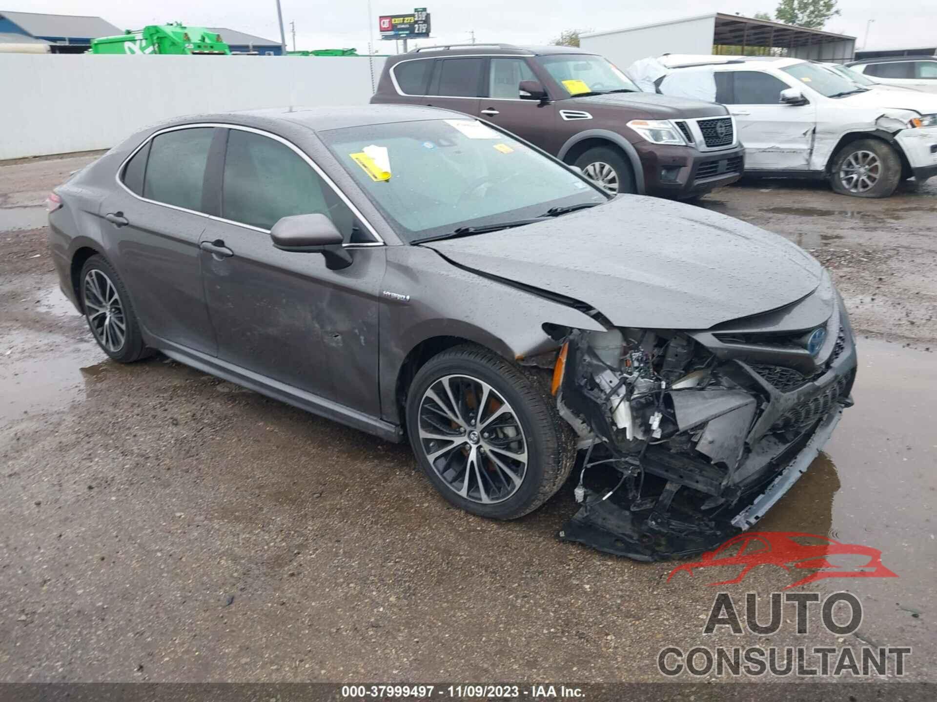TOYOTA CAMRY 2018 - 4T1B21HK3JU510105