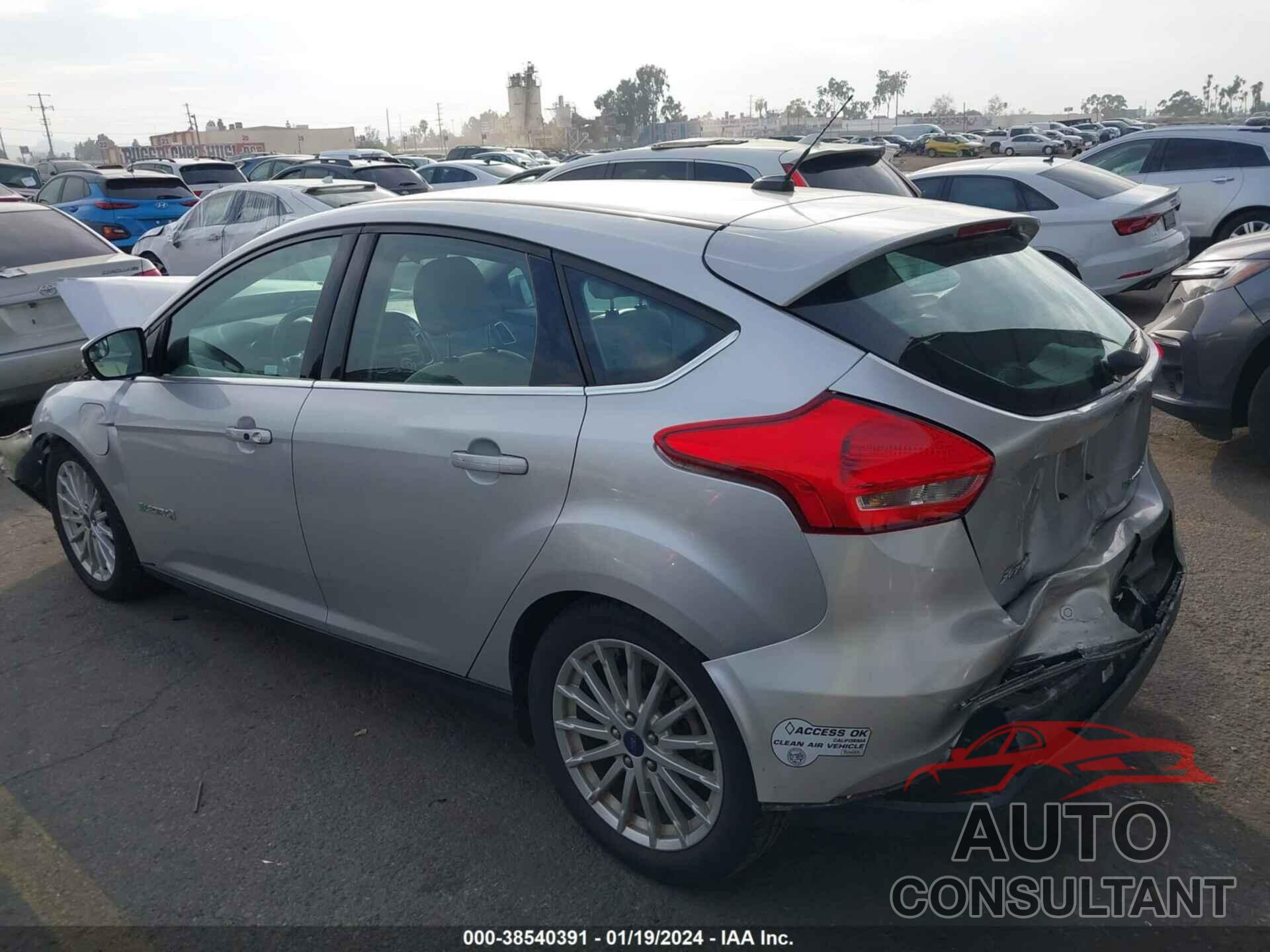 FORD FOCUS 2017 - 1FADP3R44HL230418