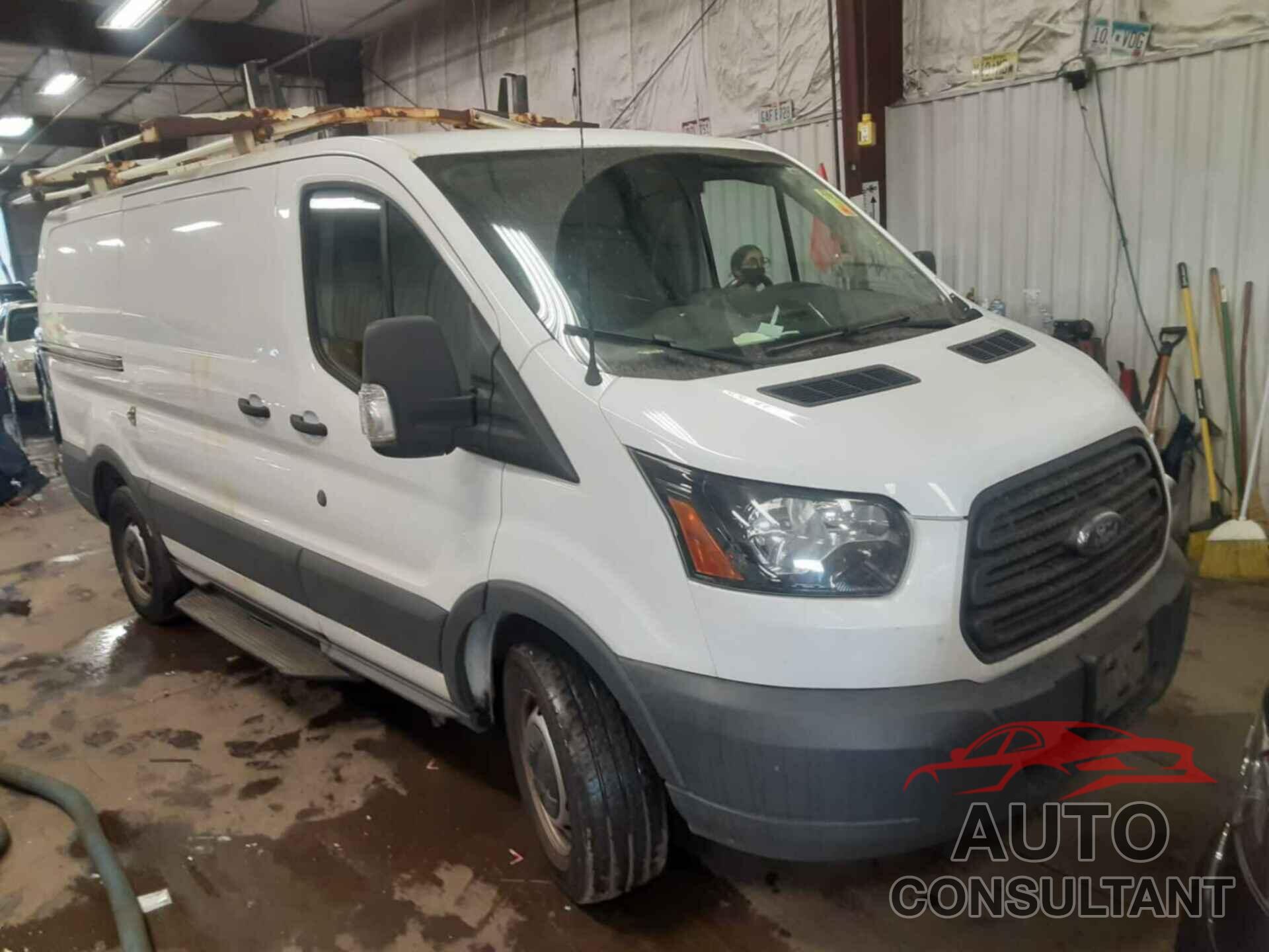 FORD TRANSIT-250 2017 - 1FTYR1YM8HKB43560