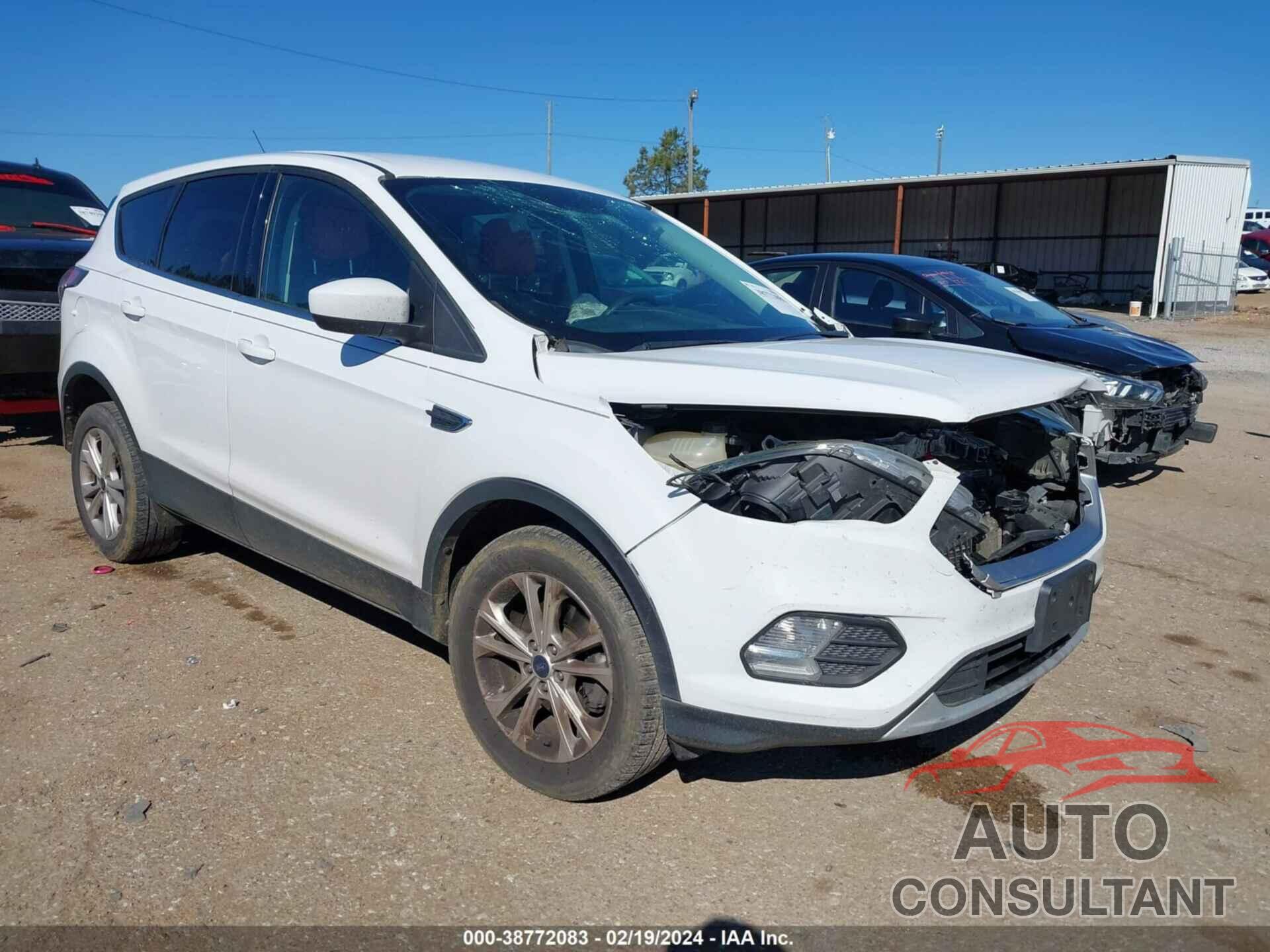 FORD ESCAPE 2017 - 1FMCU0GD1HUA52537