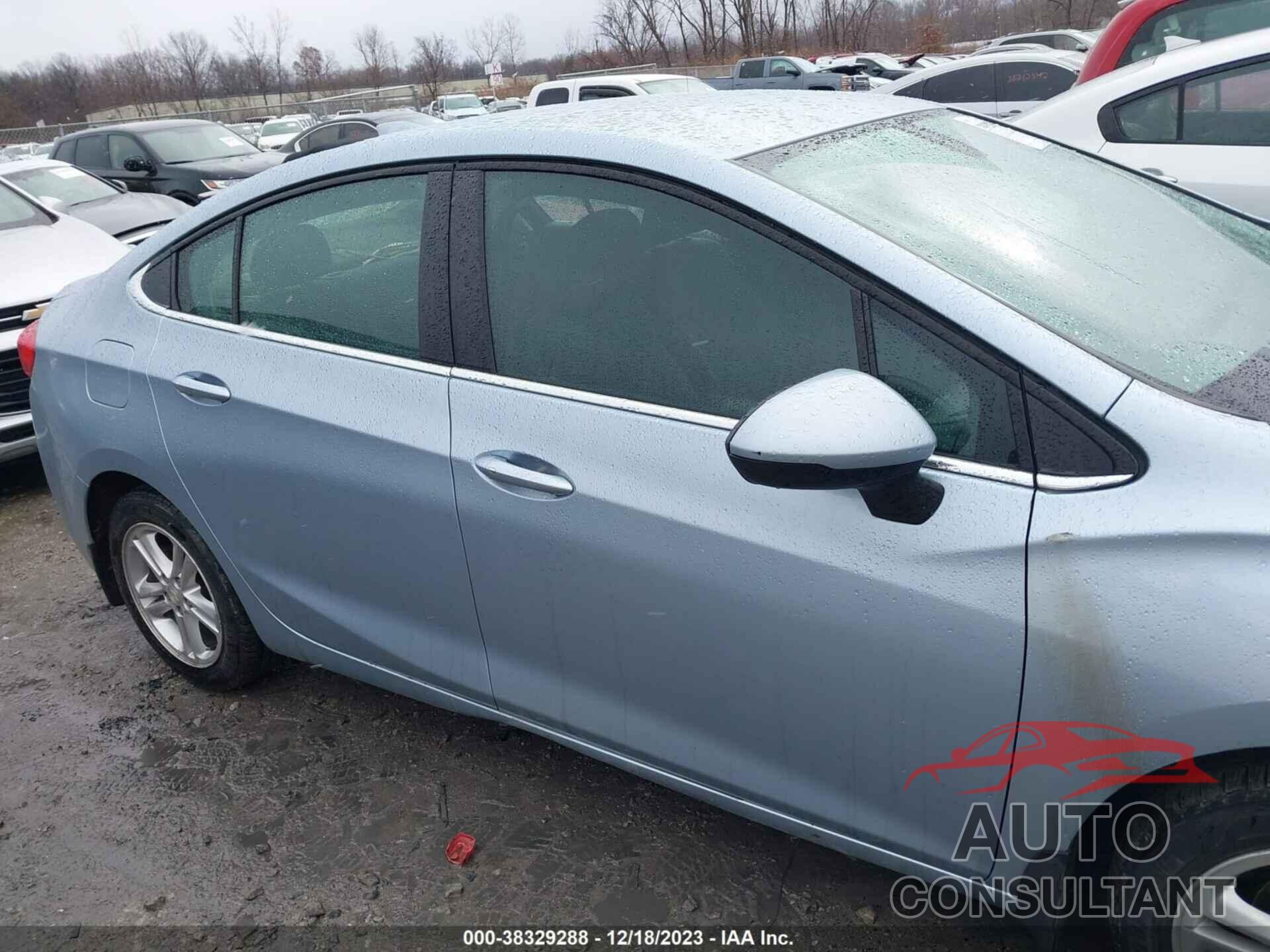 CHEVROLET CRUZE 2018 - 1G1BE5SM6J7152082