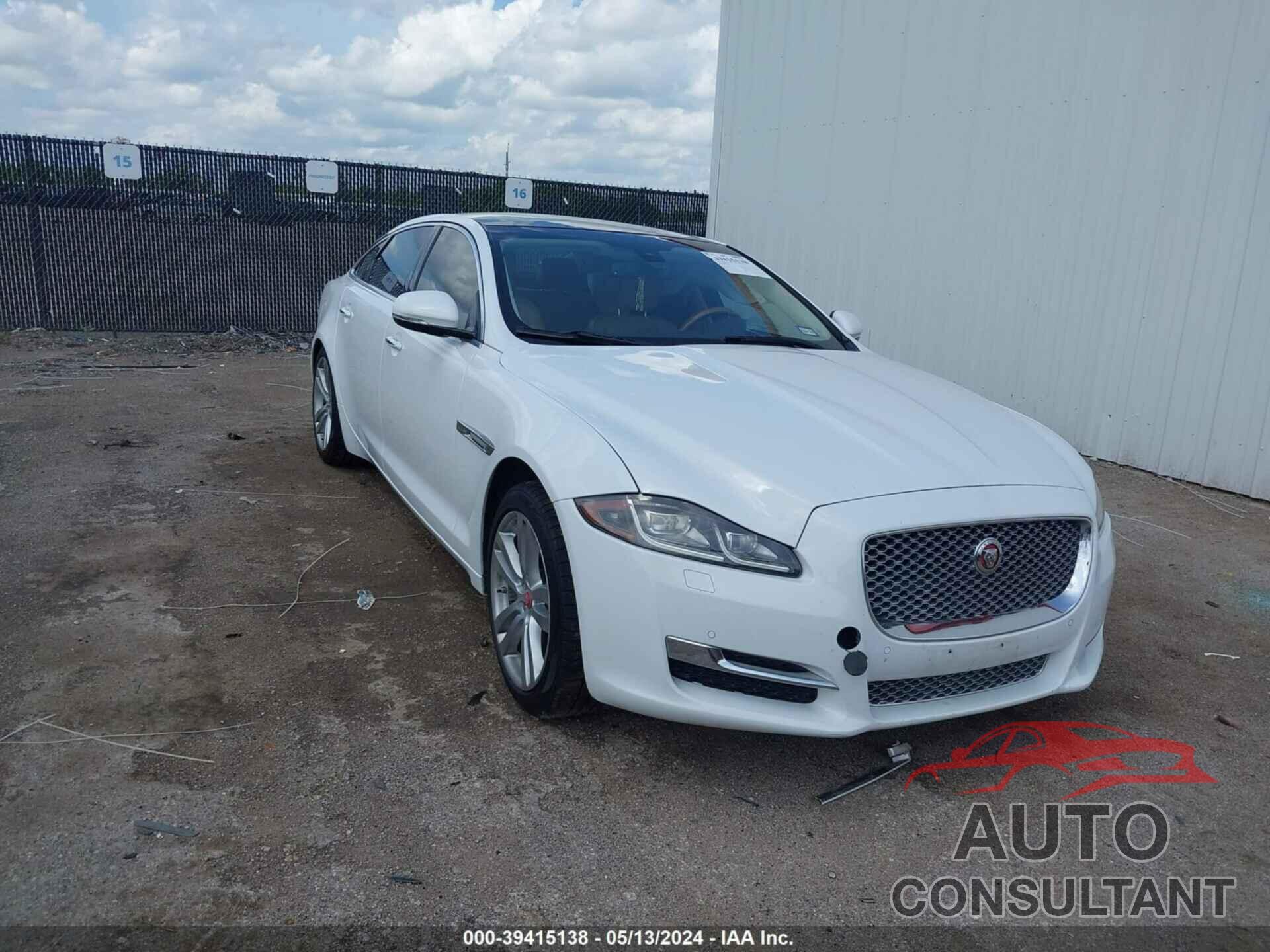 JAGUAR XJ 2016 - SAJWA2G71G8W00707