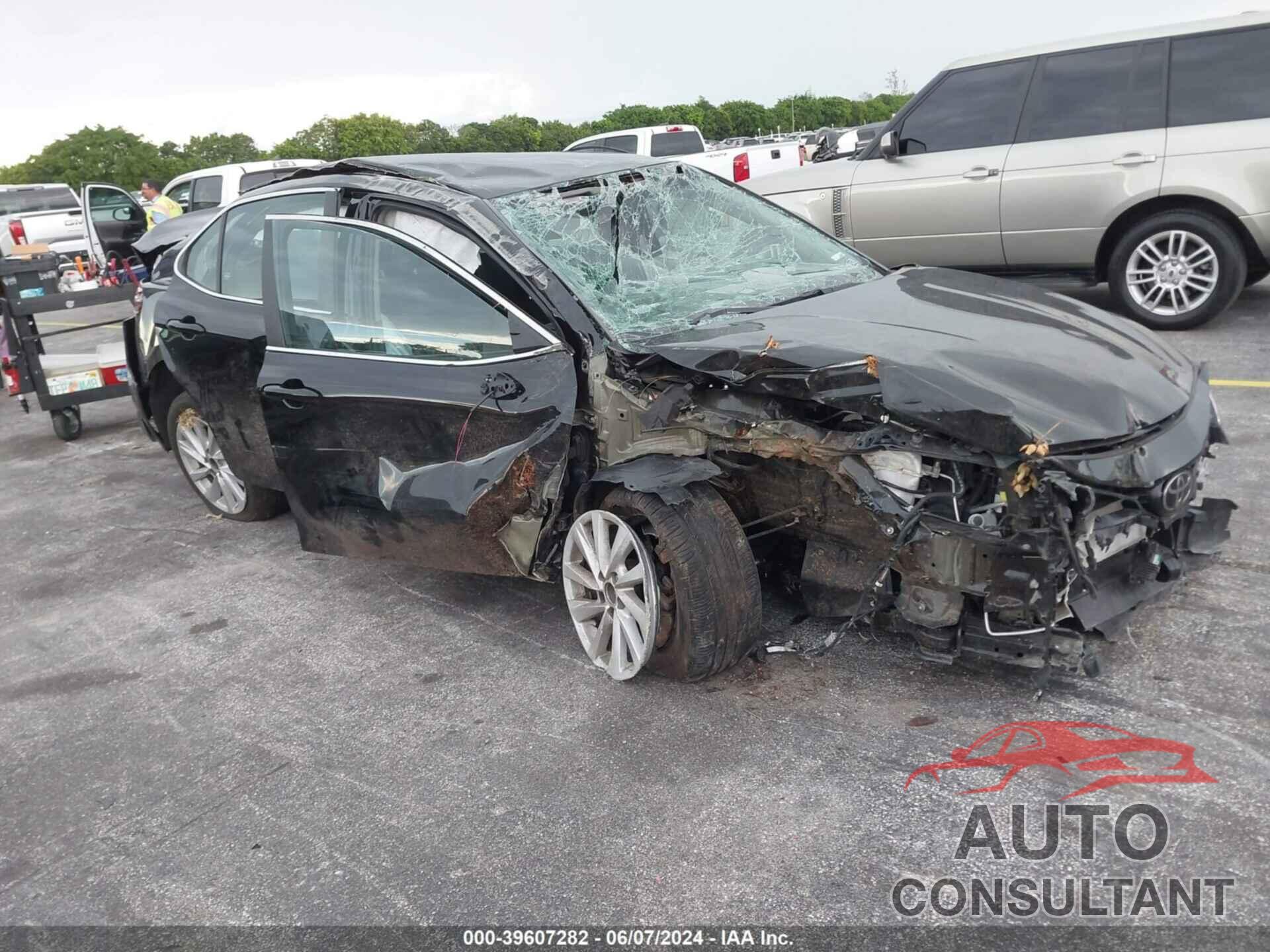 TOYOTA CAMRY 2022 - 4T1C11AK6NU698268