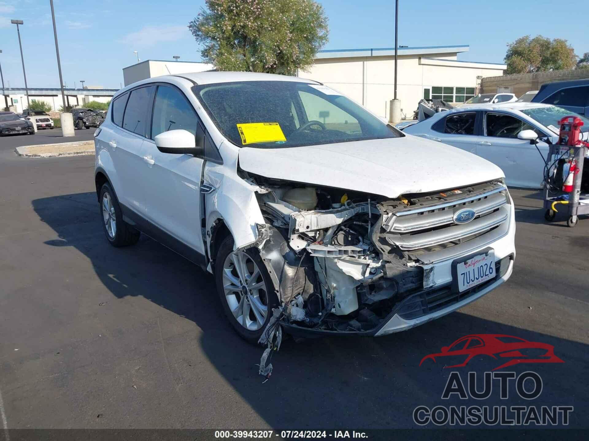 FORD ESCAPE 2017 - 1FMCU0GD4HUC27623