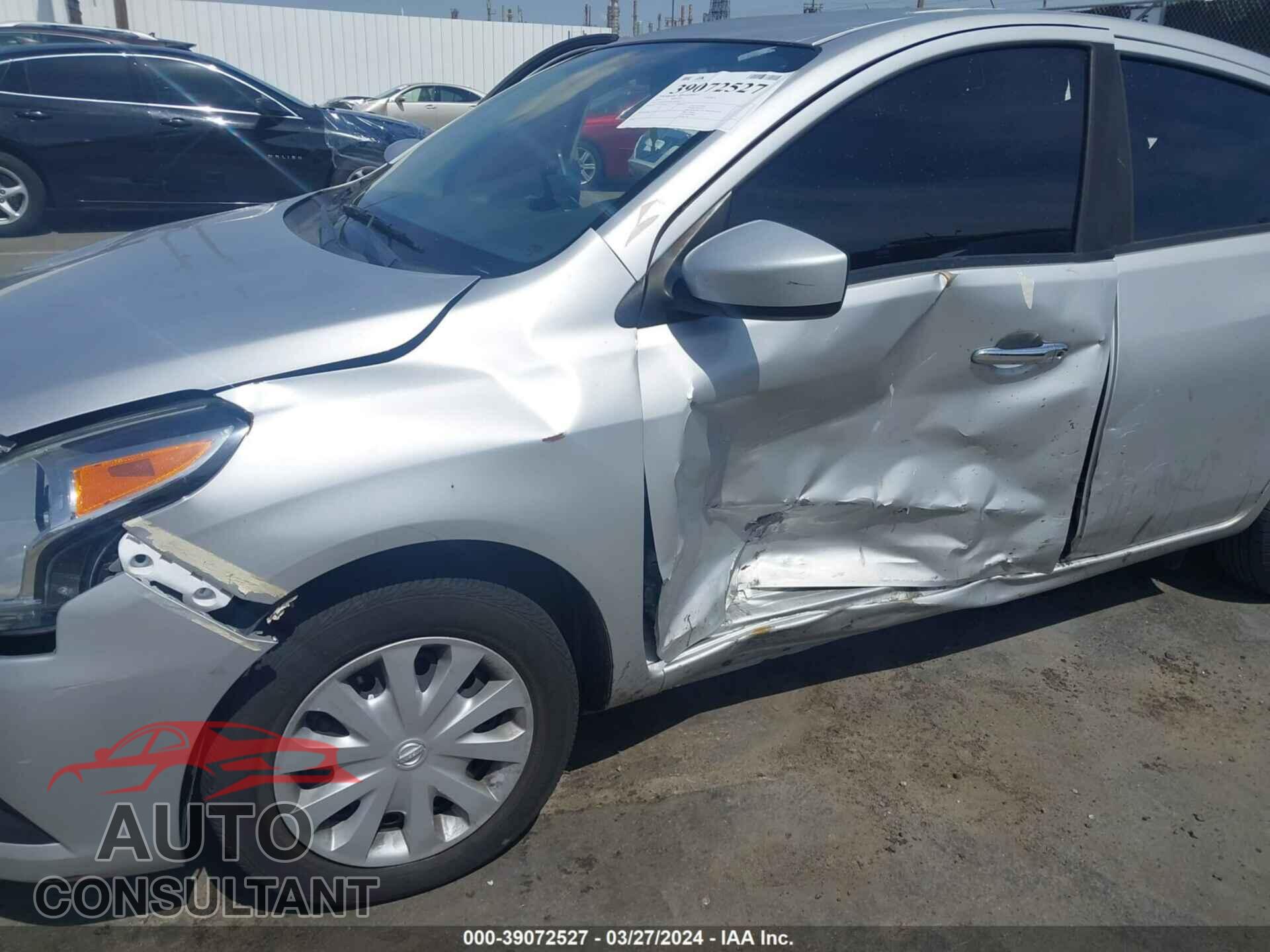 NISSAN VERSA 2019 - 3N1CN7AP3KL844481