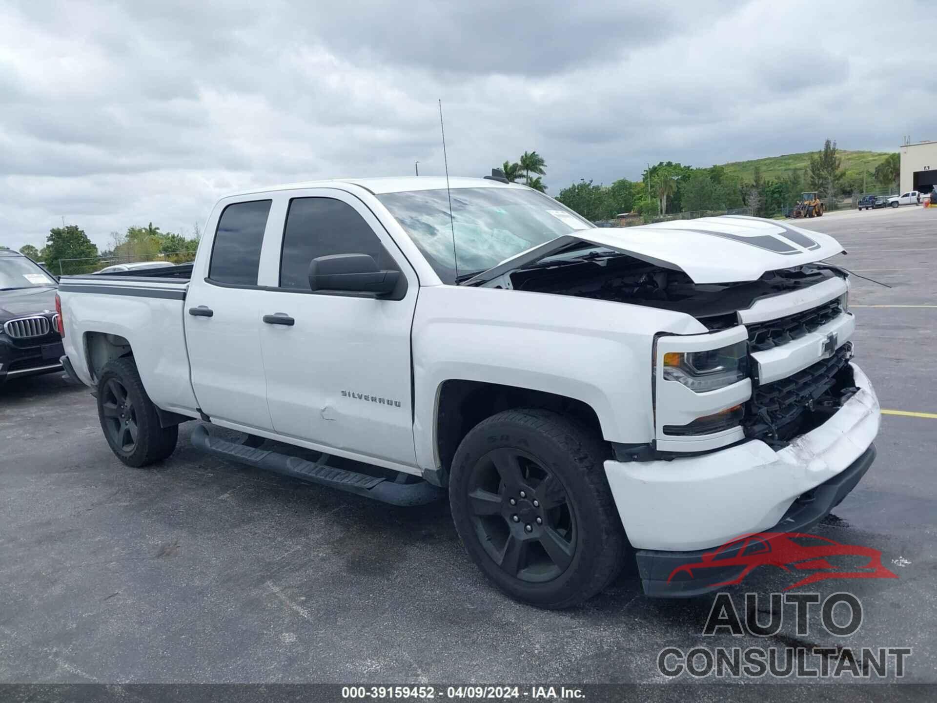 CHEVROLET SILVERADO 1500 2018 - 1GCRCPEH2JZ354167