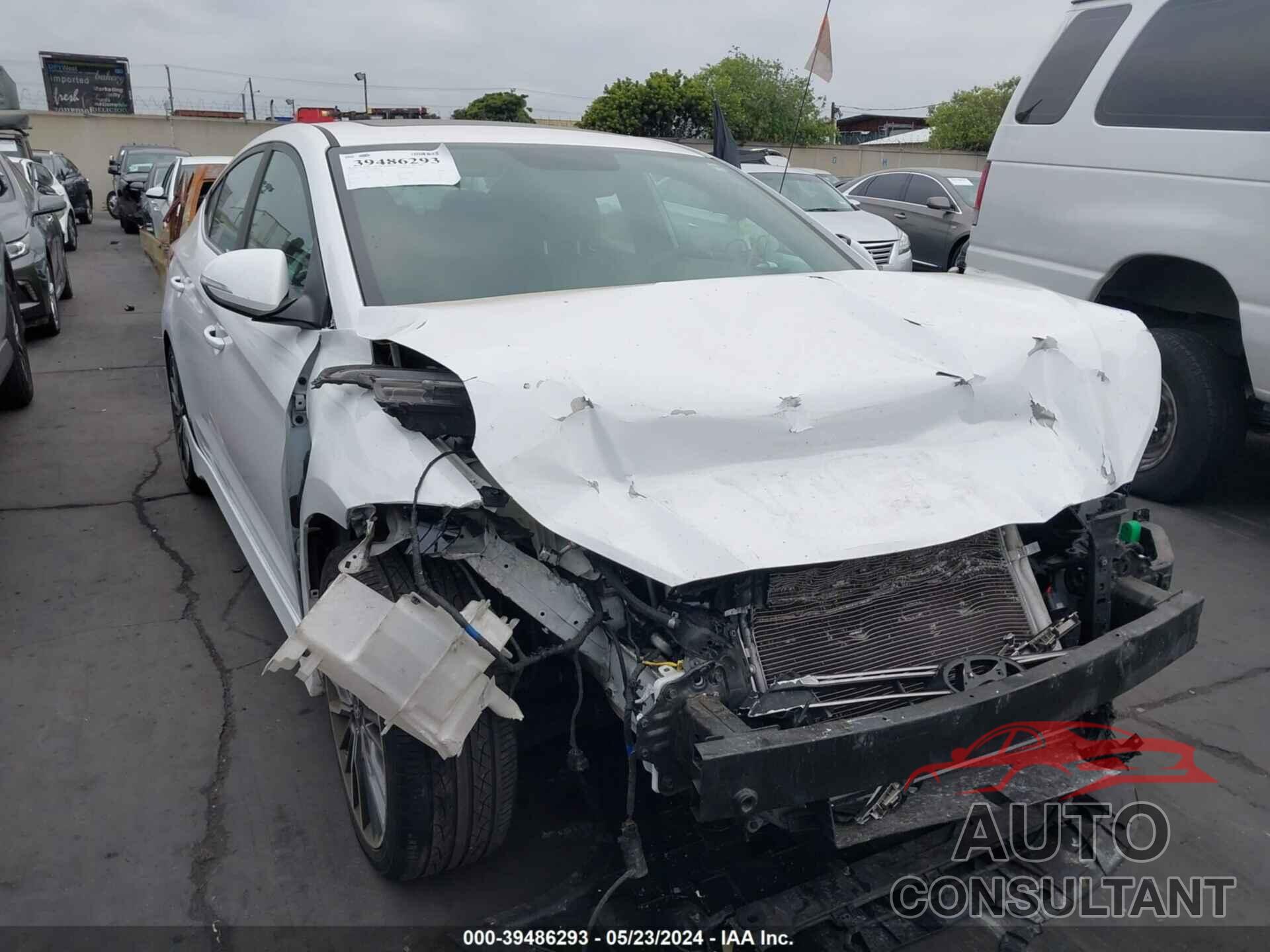 HYUNDAI ELANTRA 2018 - KMHD04LB9JU451780