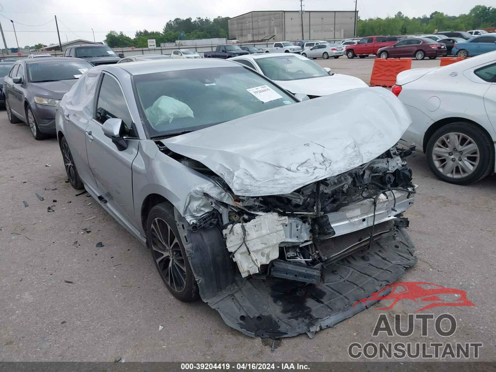 TOYOTA CAMRY 2018 - 4T1B11HK4JU058233
