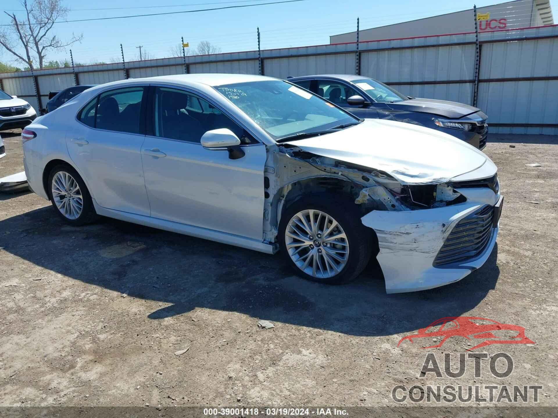 TOYOTA CAMRY 2019 - 4T1B11HK1KU745946