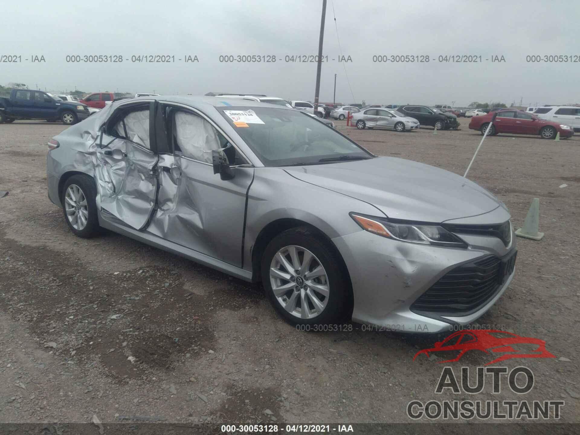 TOYOTA CAMRY 2018 - 4T1B11HK4JU568419