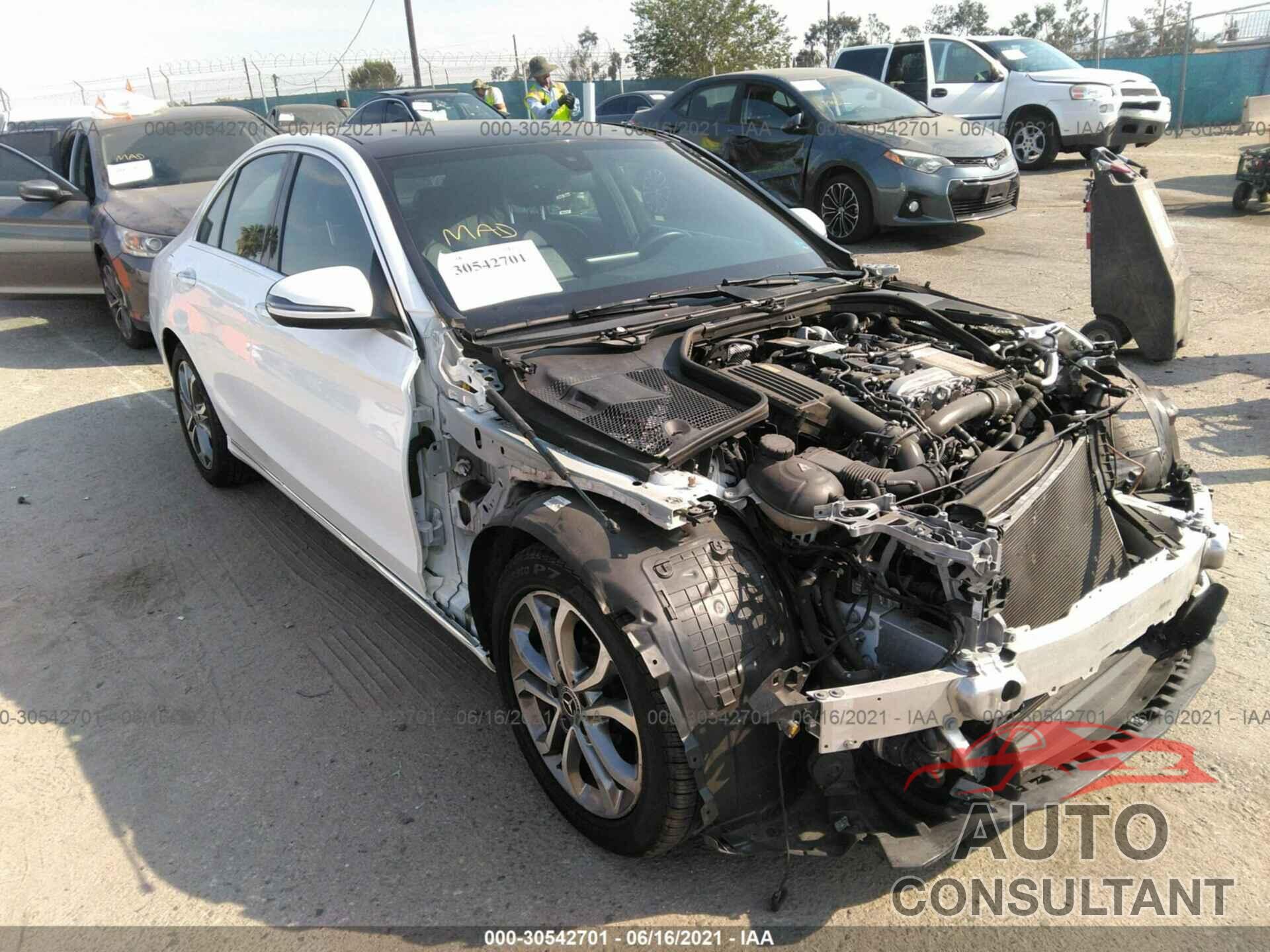 MERCEDES-BENZ C-CLASS 2018 - 55SWF4JB3JU263231