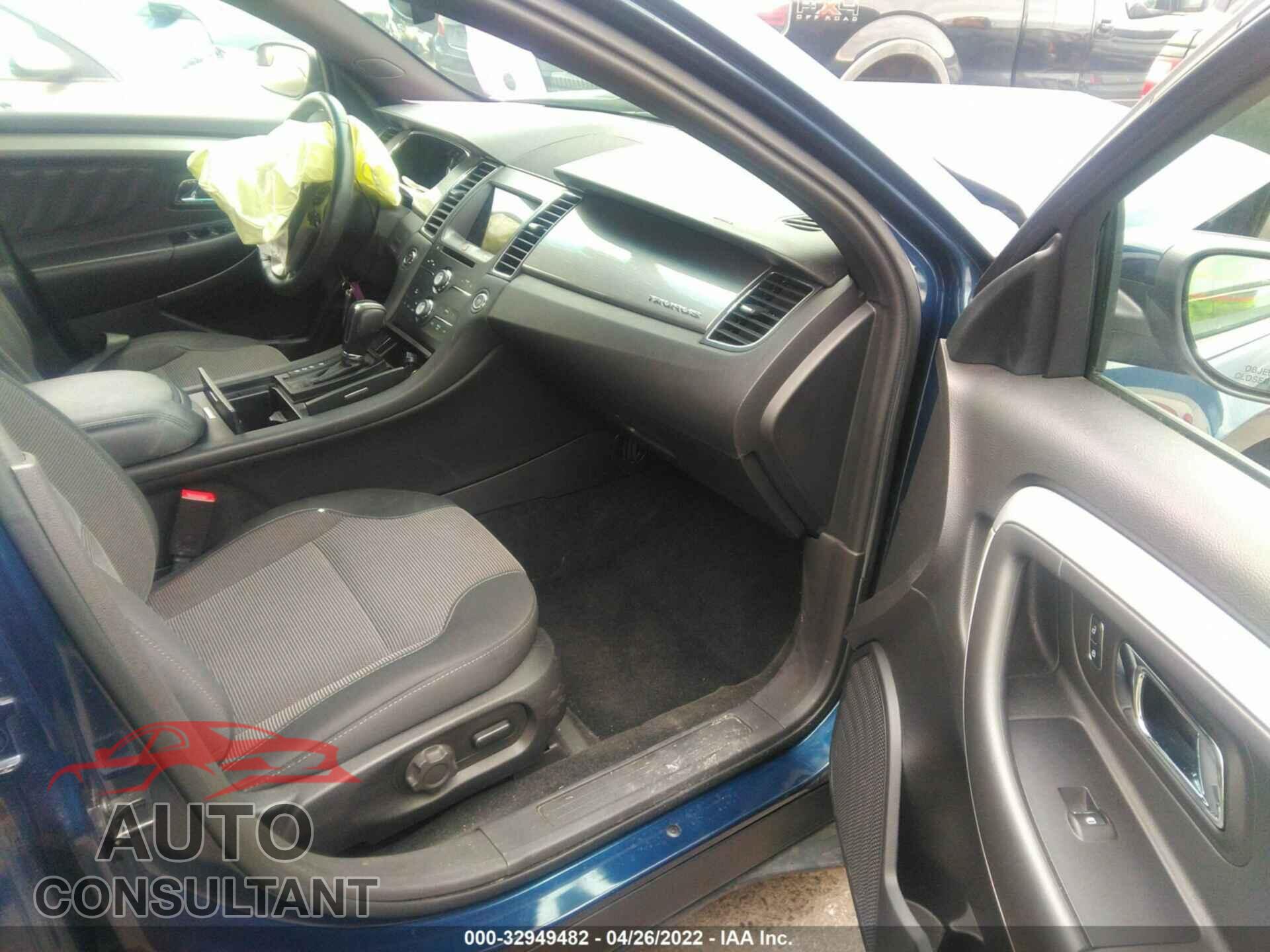 FORD TAURUS 2017 - 1FAHP2E88HG122381