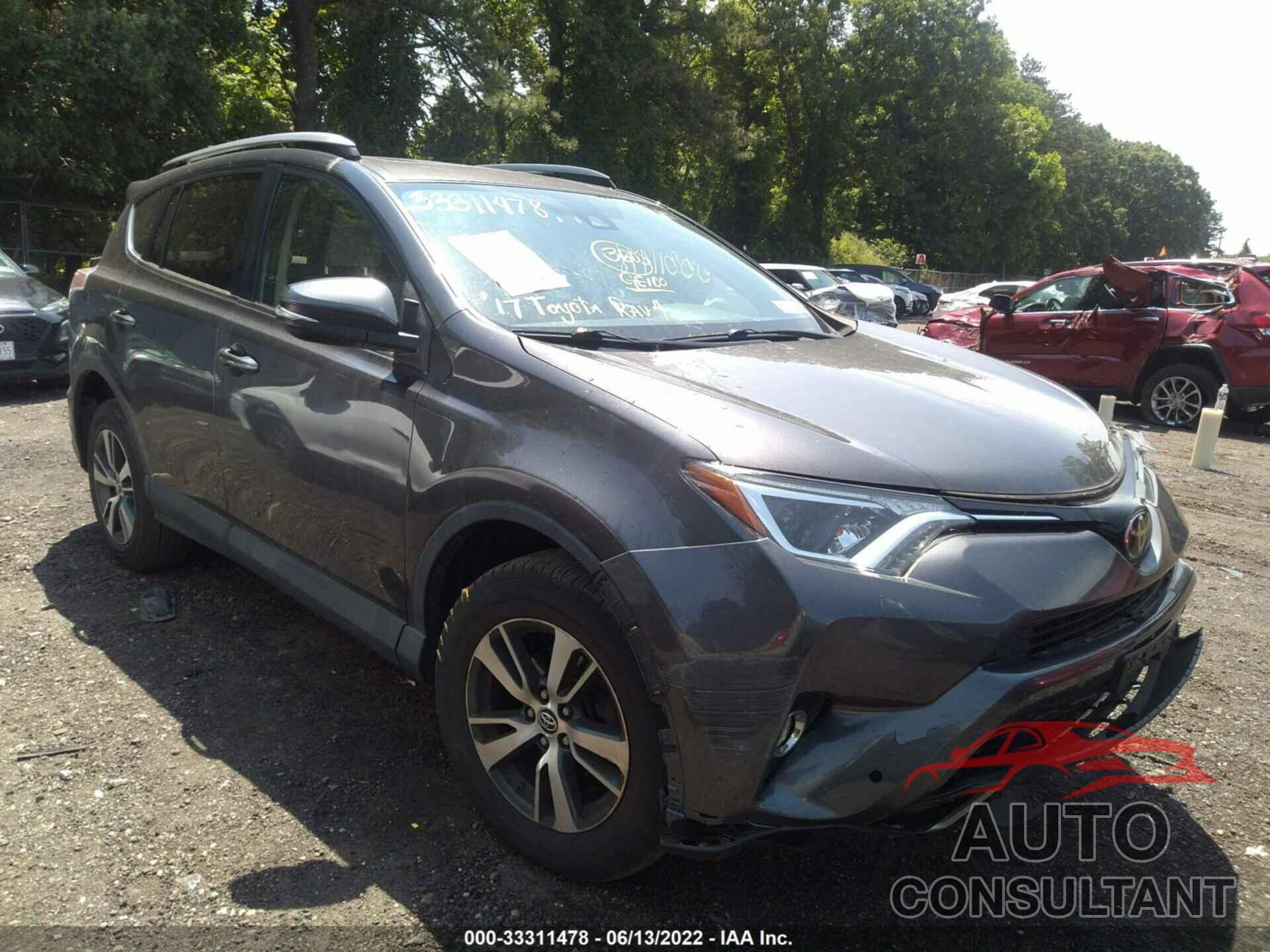 TOYOTA RAV4 2017 - JTMRFREV9HJ117273