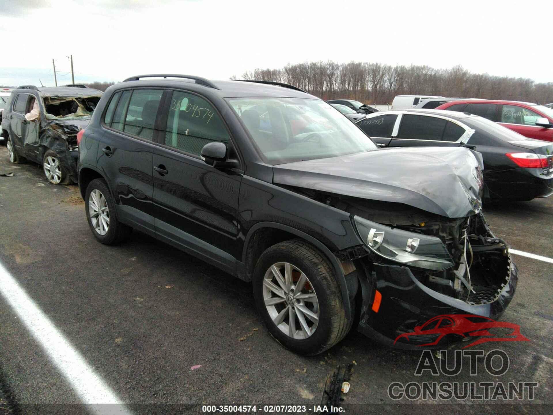 VOLKSWAGEN TIGUAN LIMITED 2018 - WVGAV7AX8JK000565