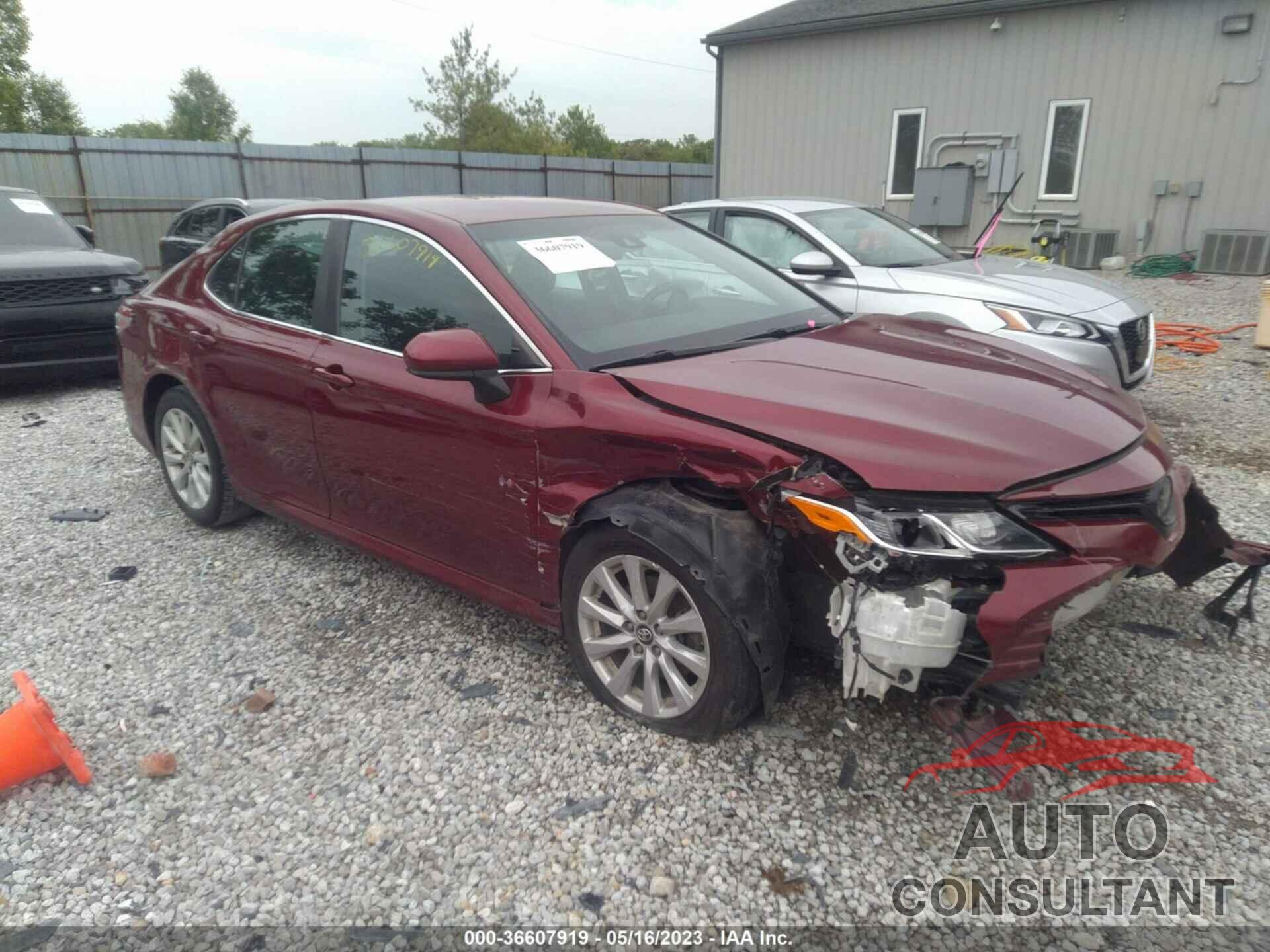 TOYOTA CAMRY 2018 - 4T1B11HK2JU567723