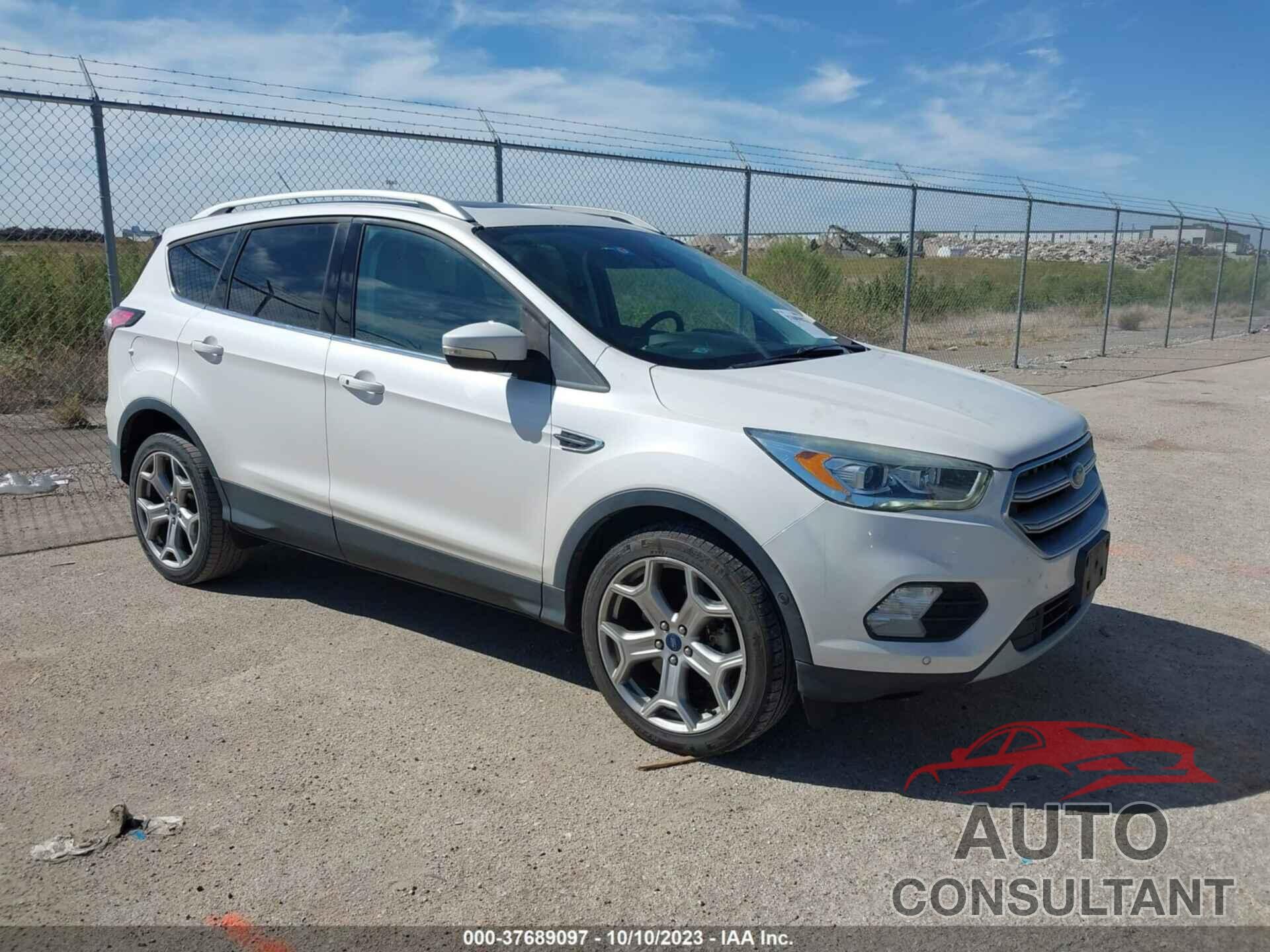 FORD ESCAPE 2017 - 1FMCU0J96HUA31929