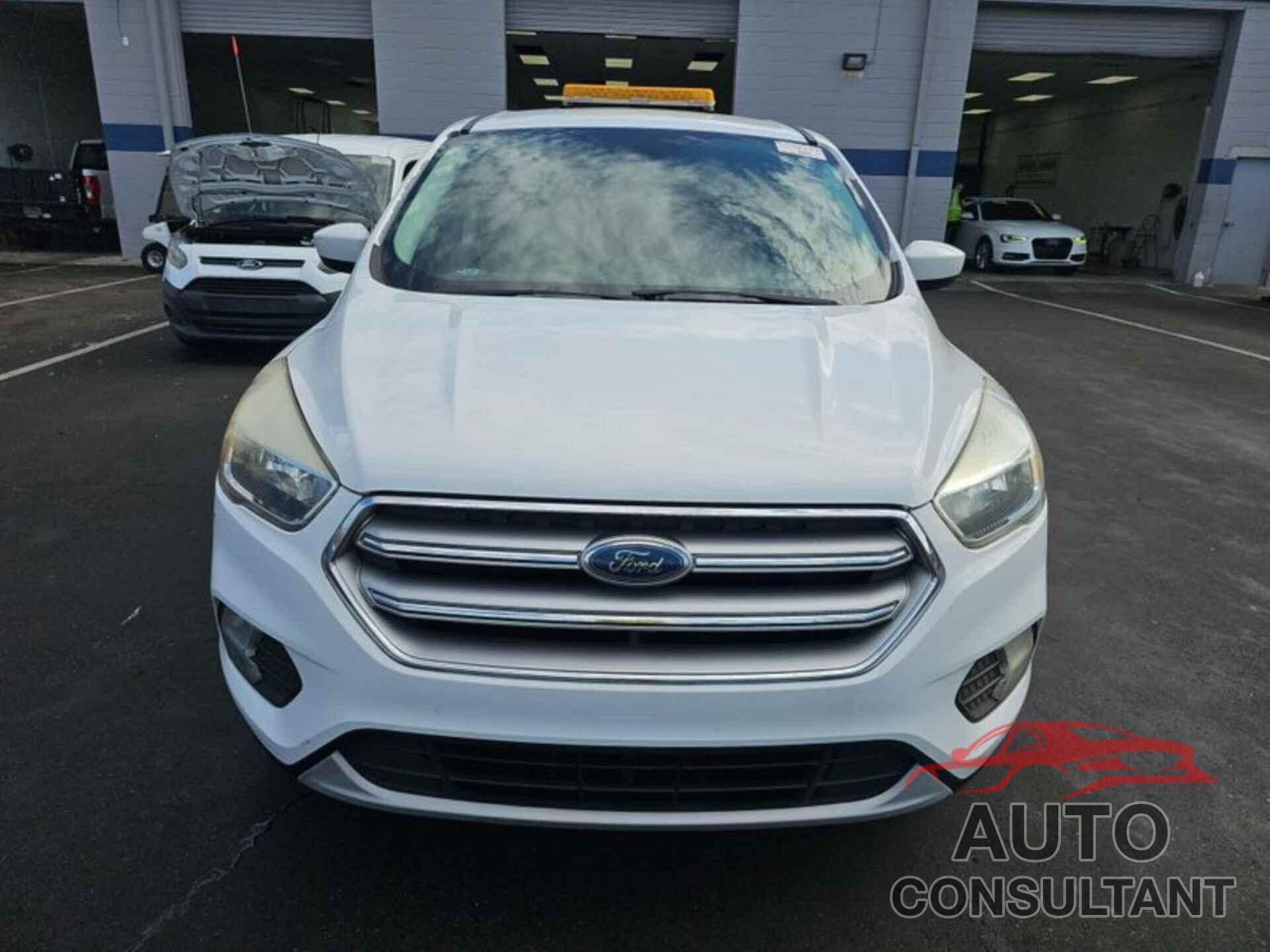 FORD ESCAPE 2017 - 1FMCU9G96HUE30402