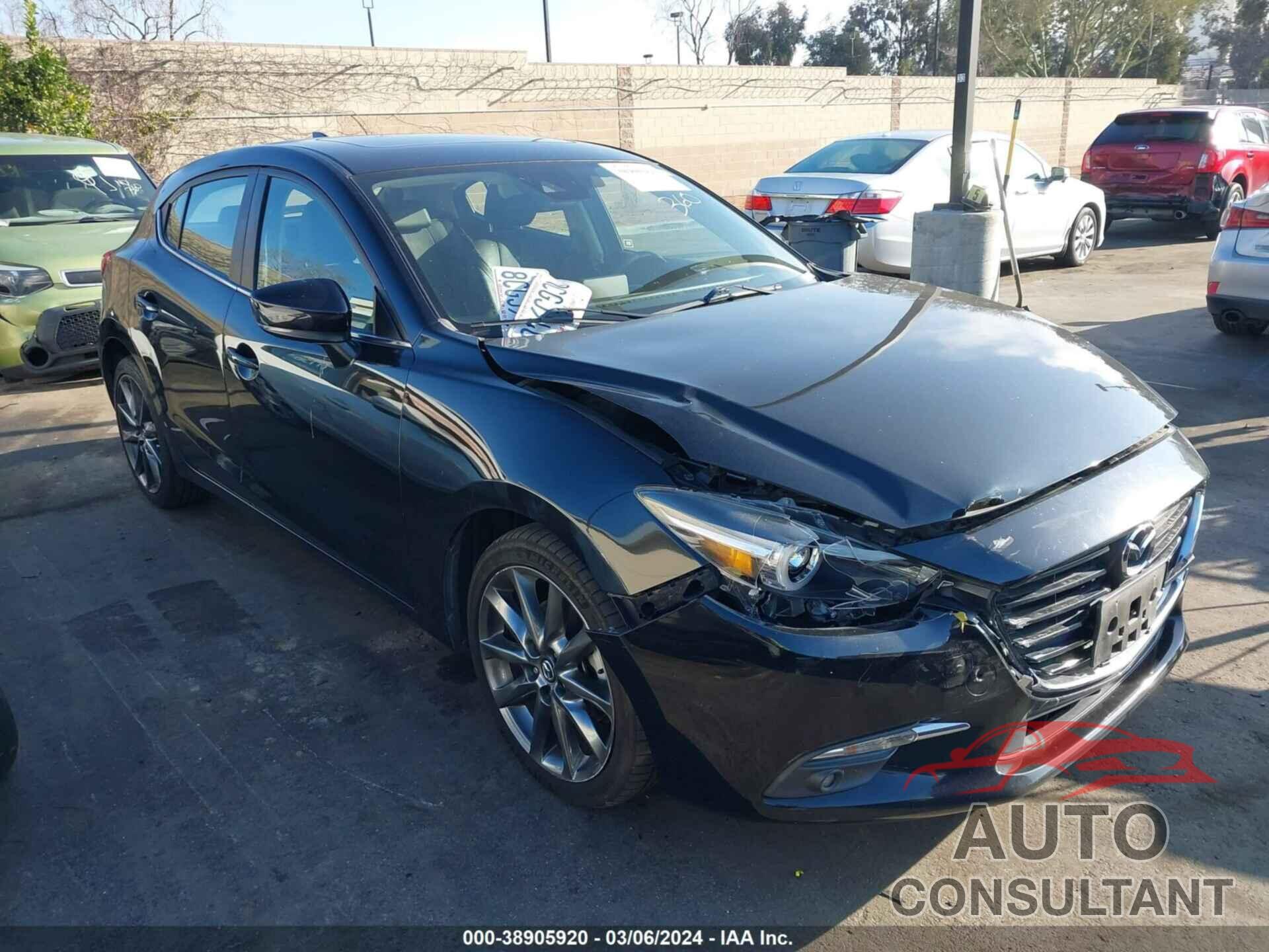 MAZDA 3 2018 - 3MZBN1M34JM166344