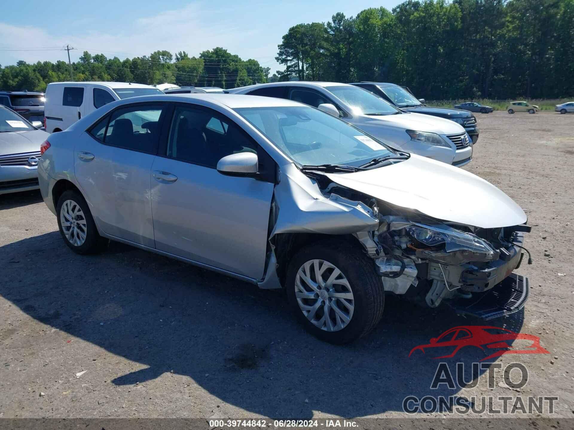 TOYOTA COROLLA 2018 - 5YFBURHE3JP752543