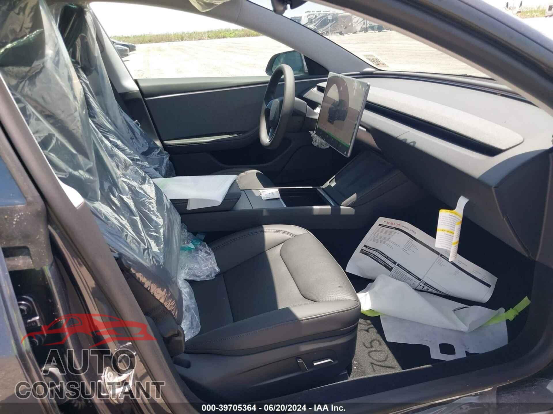 TESLA MODEL 3 2024 - 5YJ3E1EA4RF752370