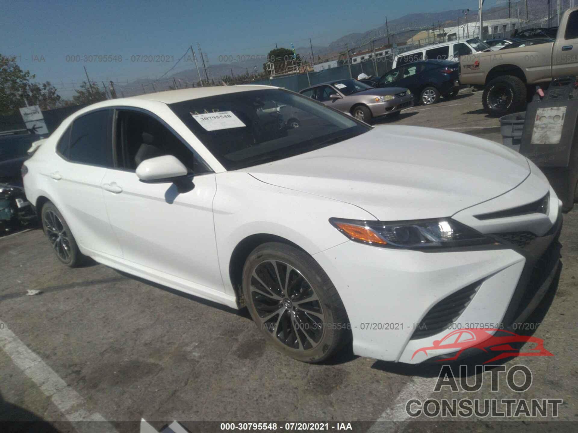 TOYOTA CAMRY 2018 - 4T1B11HKXJU607188
