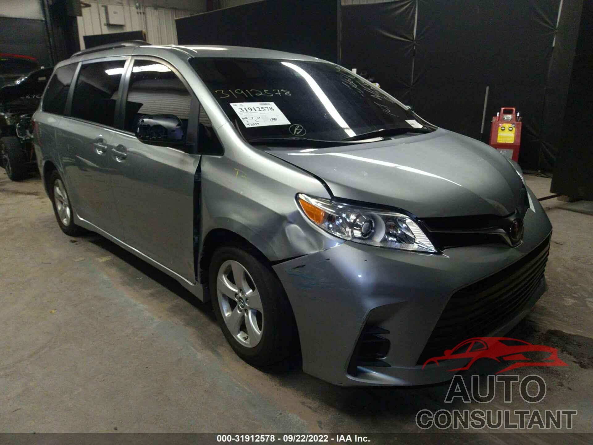 TOYOTA SIENNA 2018 - 5TDKZ3DC3JS938898