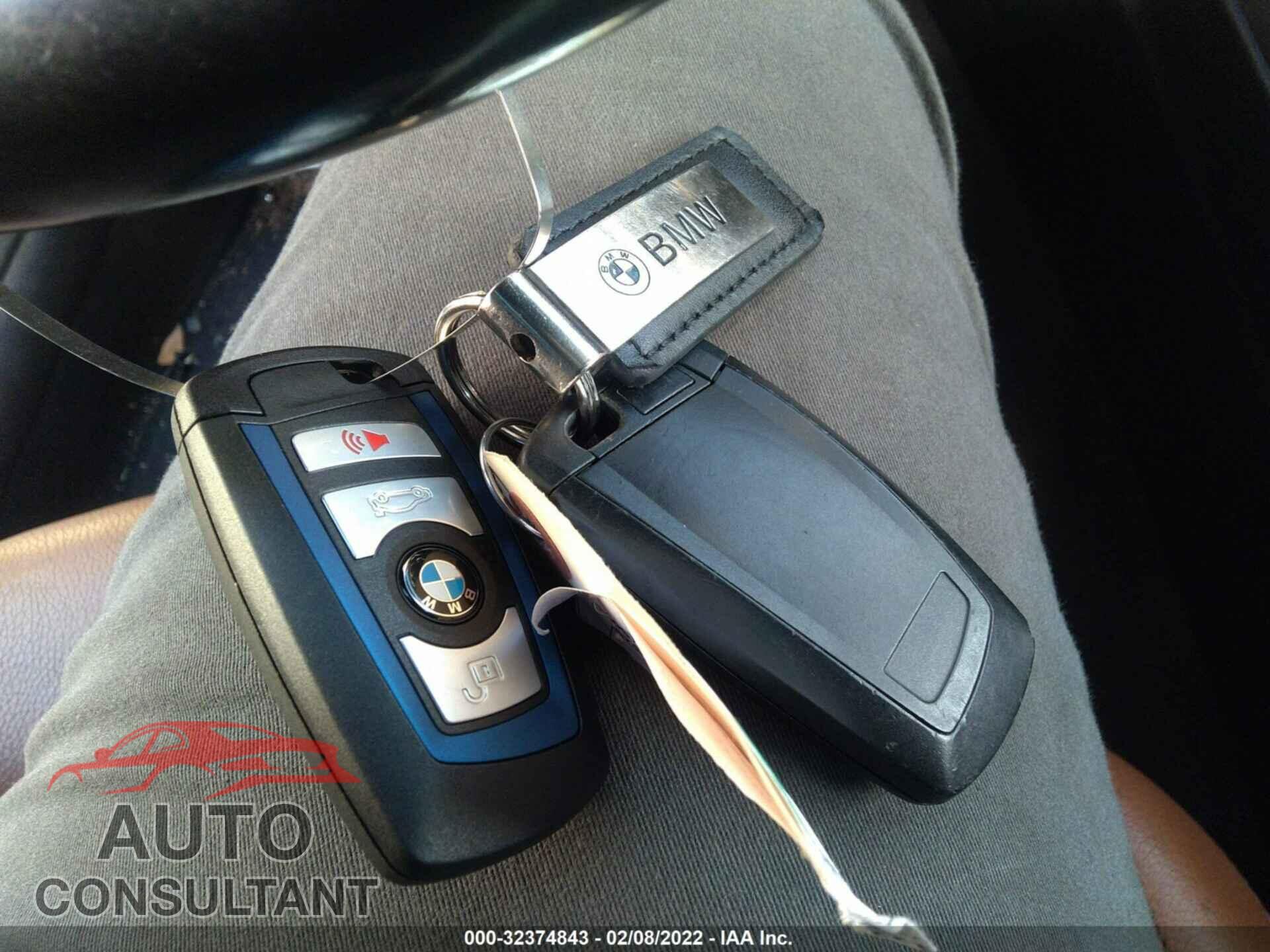 BMW 3 SERIES 2016 - WBA8E3G52GNU04483
