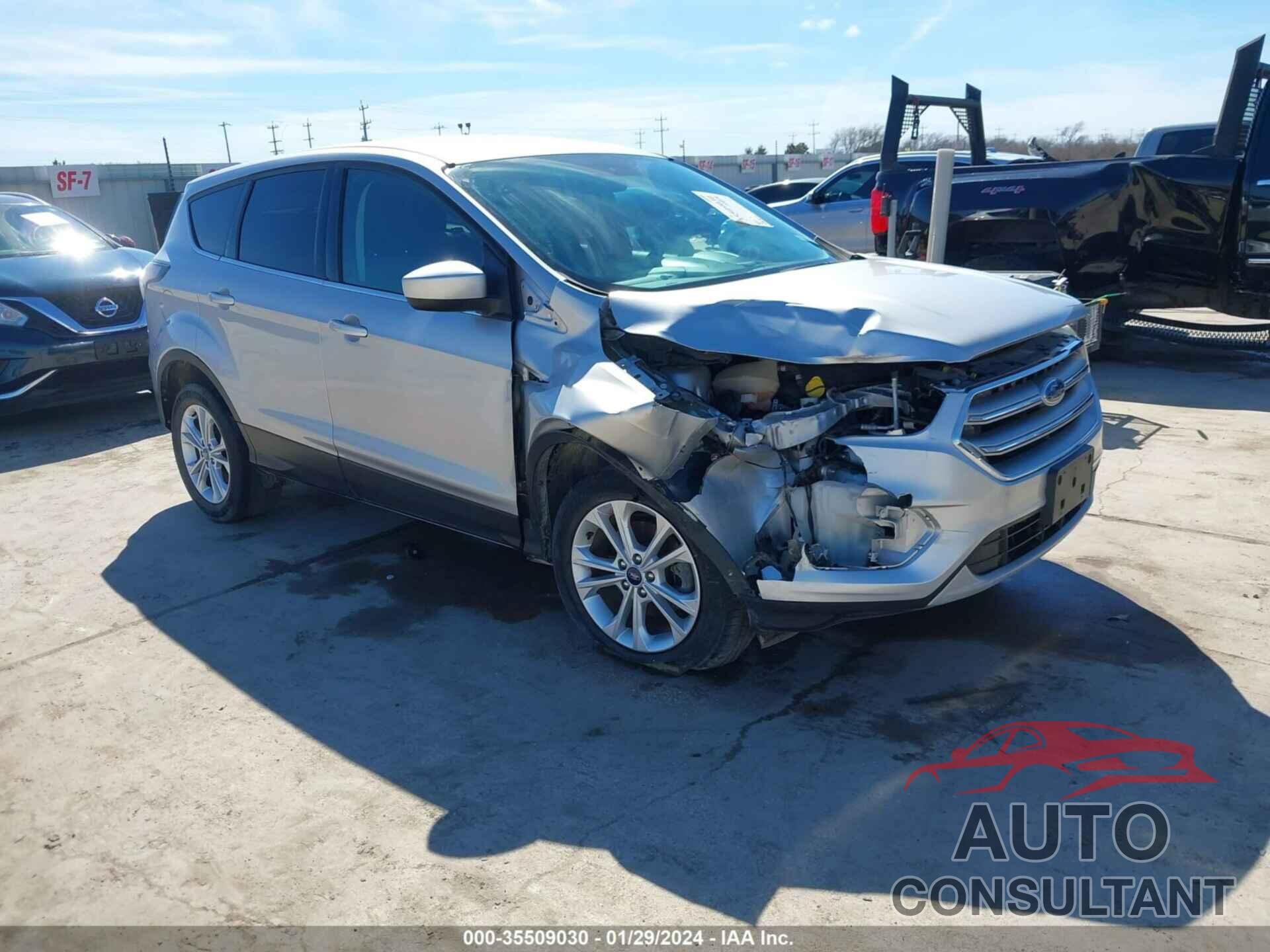 FORD ESCAPE 2017 - 1FMCU0GD2HUA13892