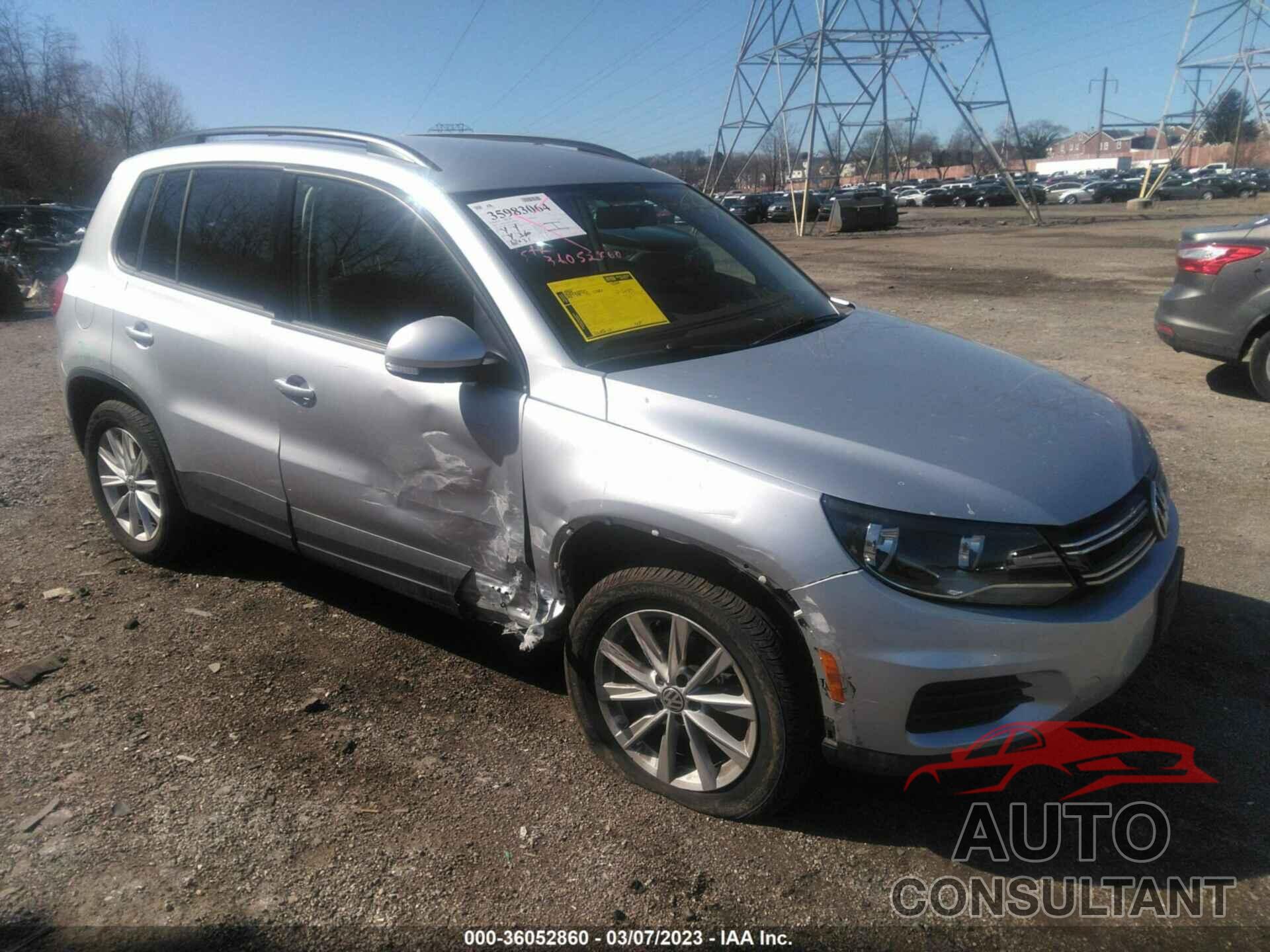 VOLKSWAGEN TIGUAN 2017 - WVGBV7AX5HK049009