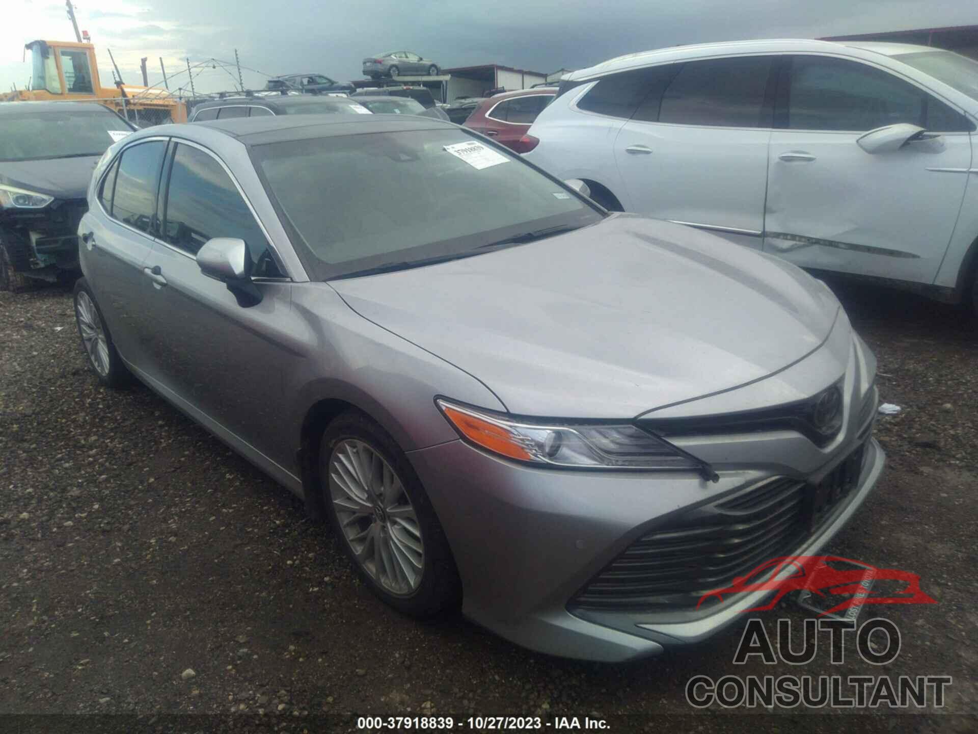 TOYOTA CAMRY 2018 - 4T1B11HK3JU157464